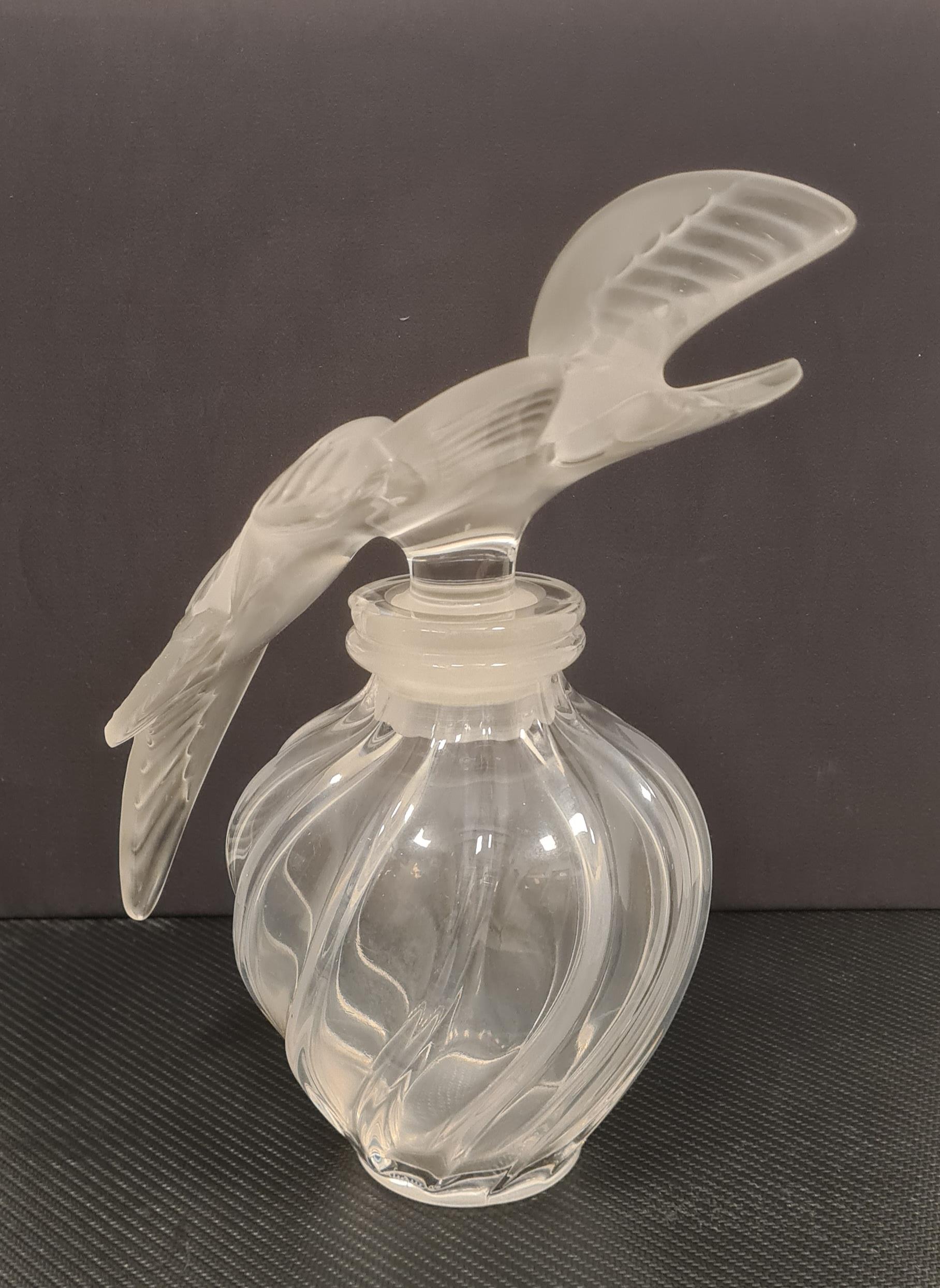 French Large collectible Lalique glass bottle of the perfume L'air du temps For Sale