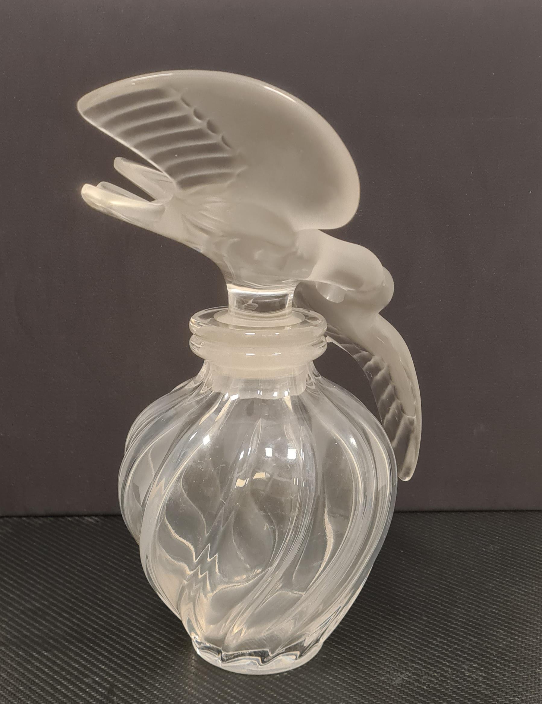 Large collectible Lalique glass bottle of the perfume L'air du temps In Fair Condition For Sale In Torino, IT