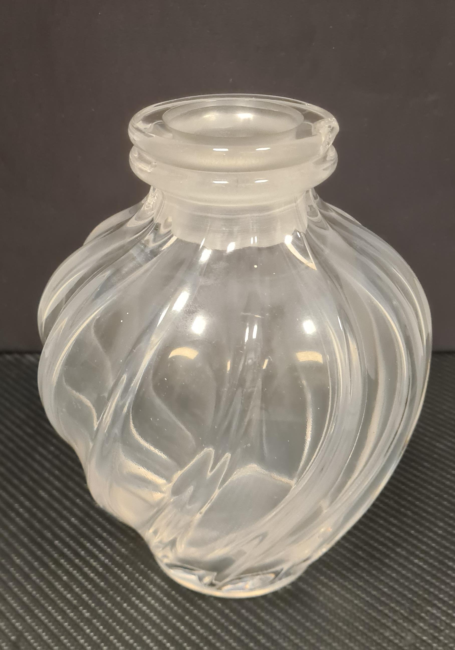 Glass Large collectible Lalique glass bottle of the perfume L'air du temps For Sale