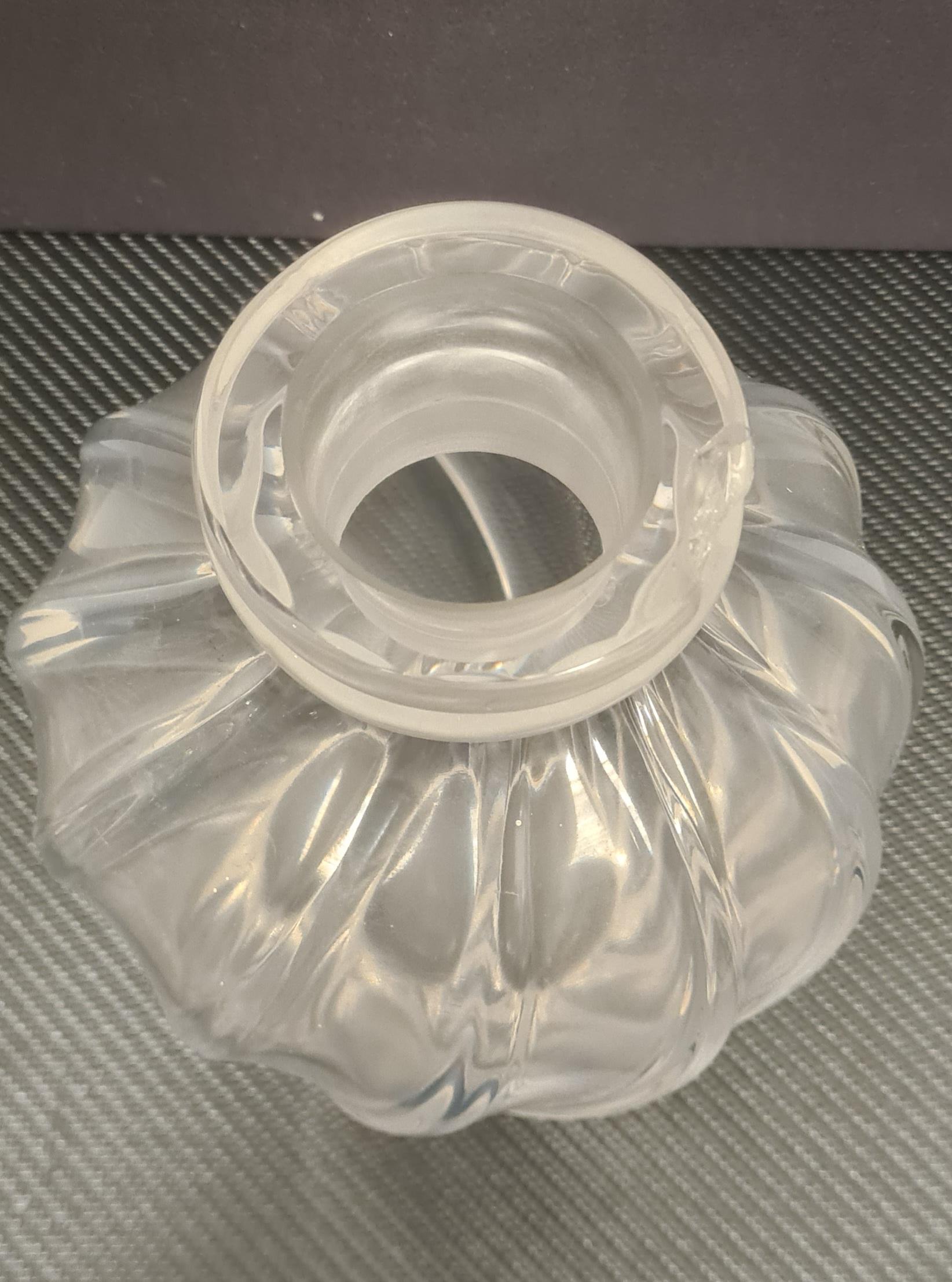 Verre Grand flacon de collection en verre Lalique du parfum L'air du temps en vente