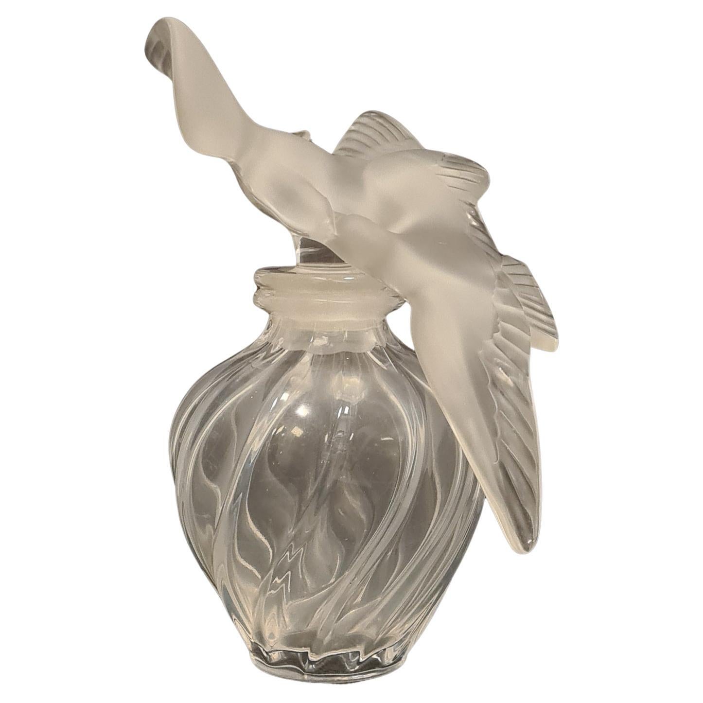 Large collectible Lalique glass bottle of the perfume L'air du temps For Sale