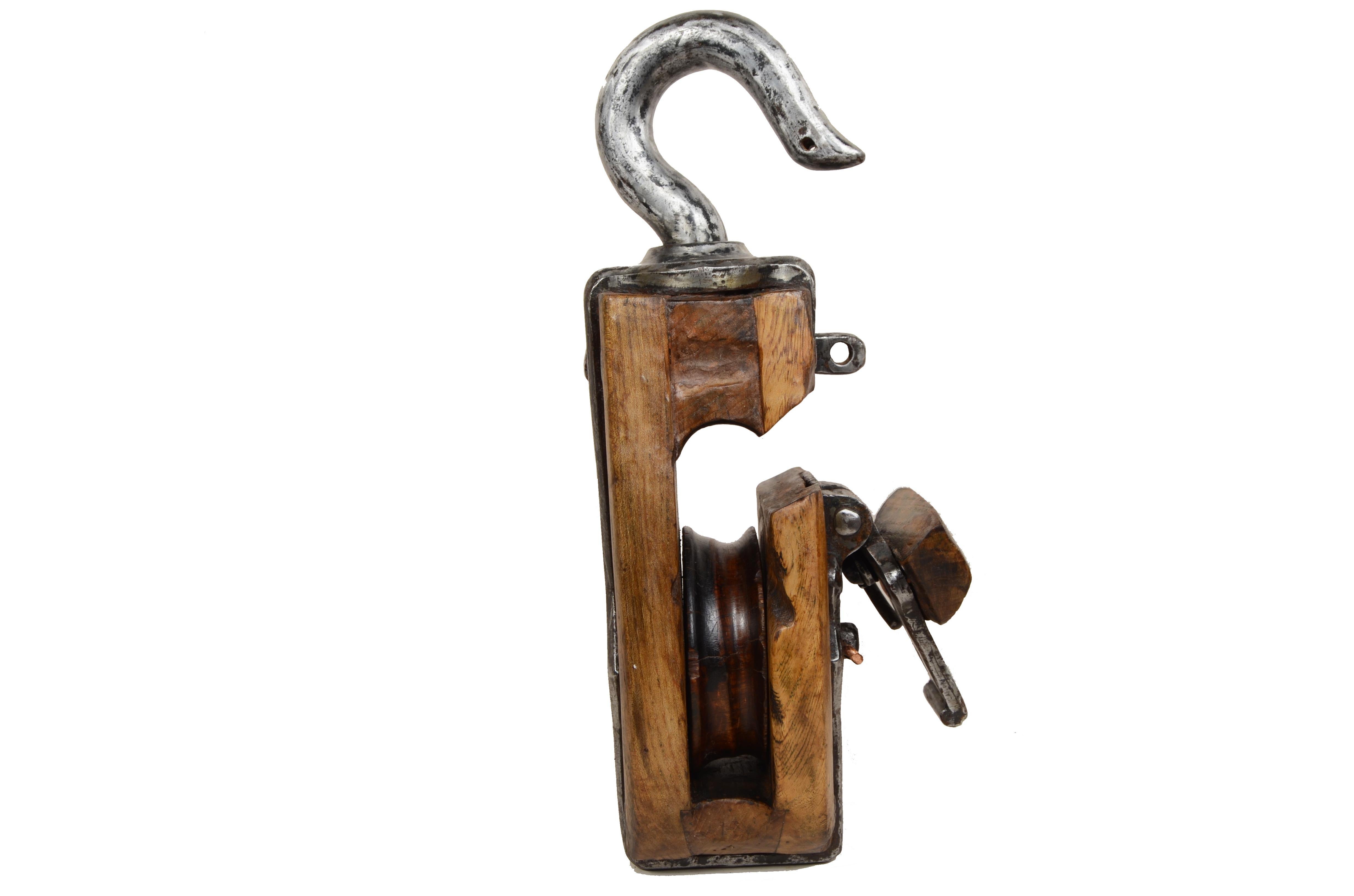 Grande bozzello en legno e acciaio con puleggia en legno duro. Inghilterra 1850 en vente 5