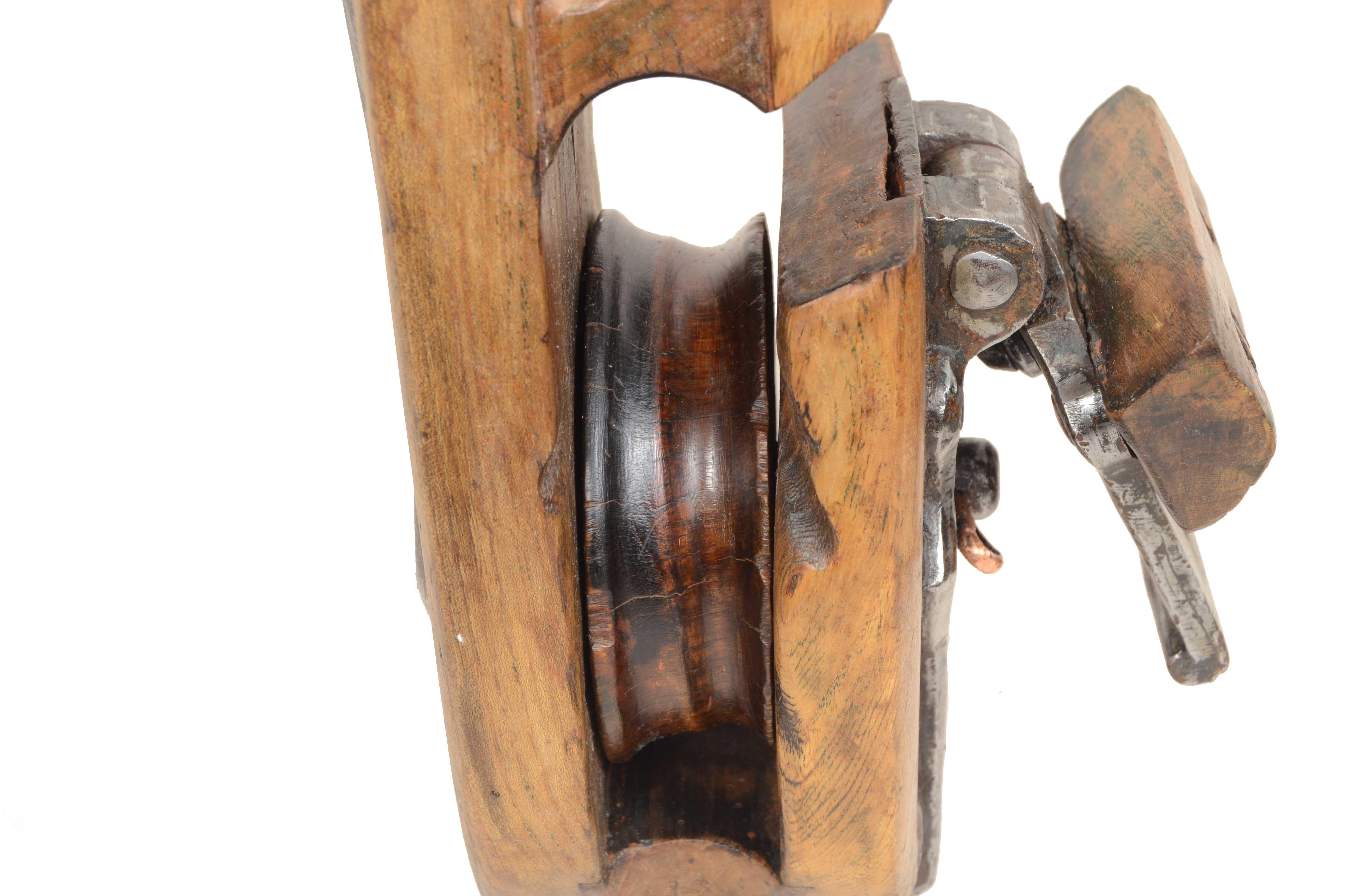 Grande bozzello en legno e acciaio con puleggia en legno duro. Inghilterra 1850 en vente 6