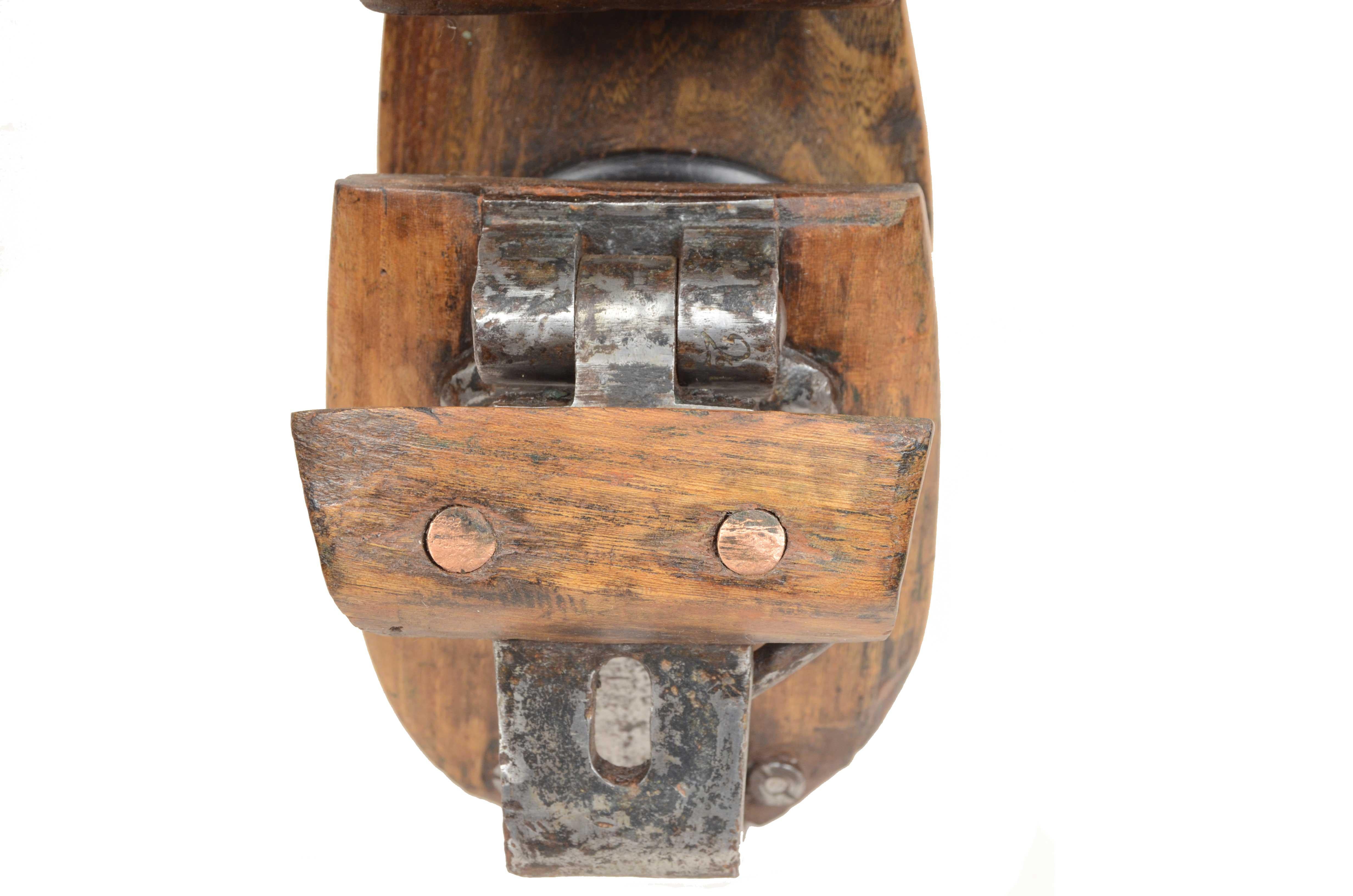 Grande bozzello en legno e acciaio con puleggia en legno duro. Inghilterra 1850 en vente 8