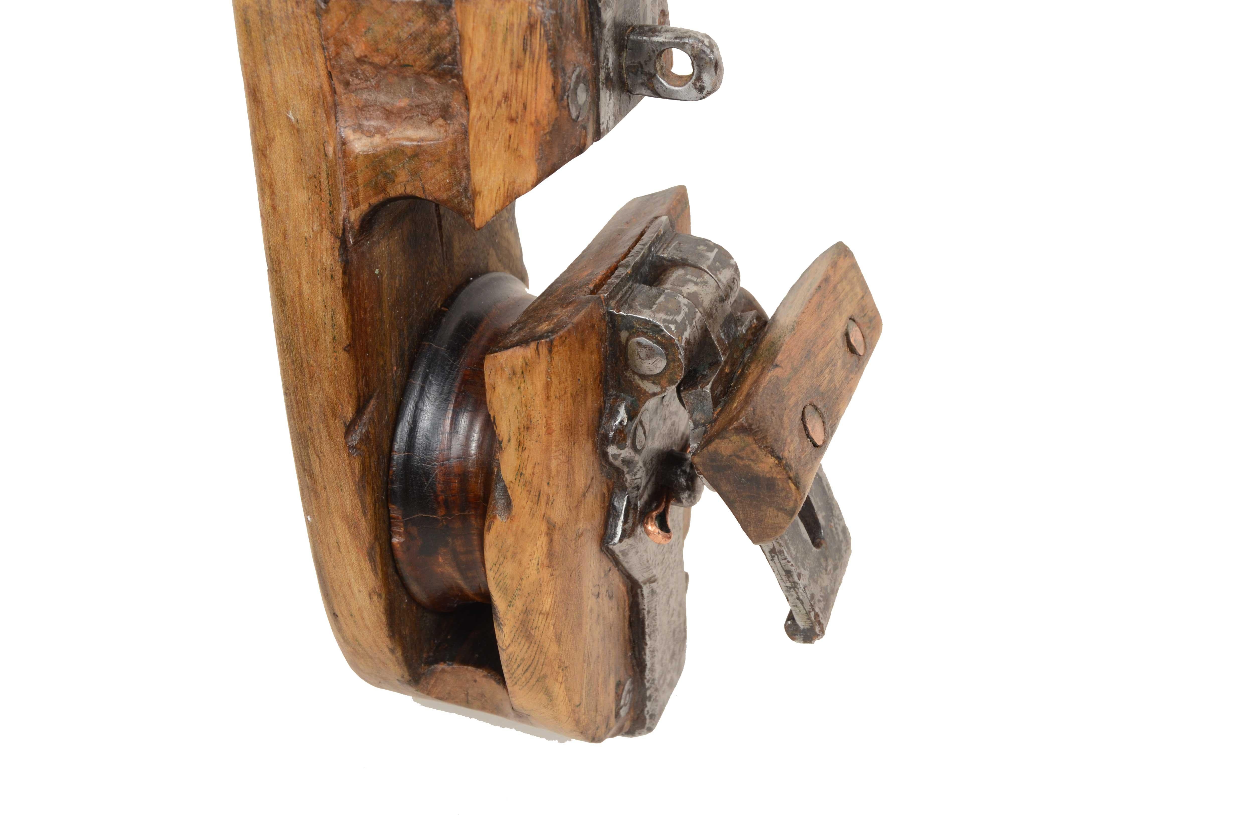 Grande bozzello en legno e acciaio con puleggia en legno duro. Inghilterra 1850 en vente 13