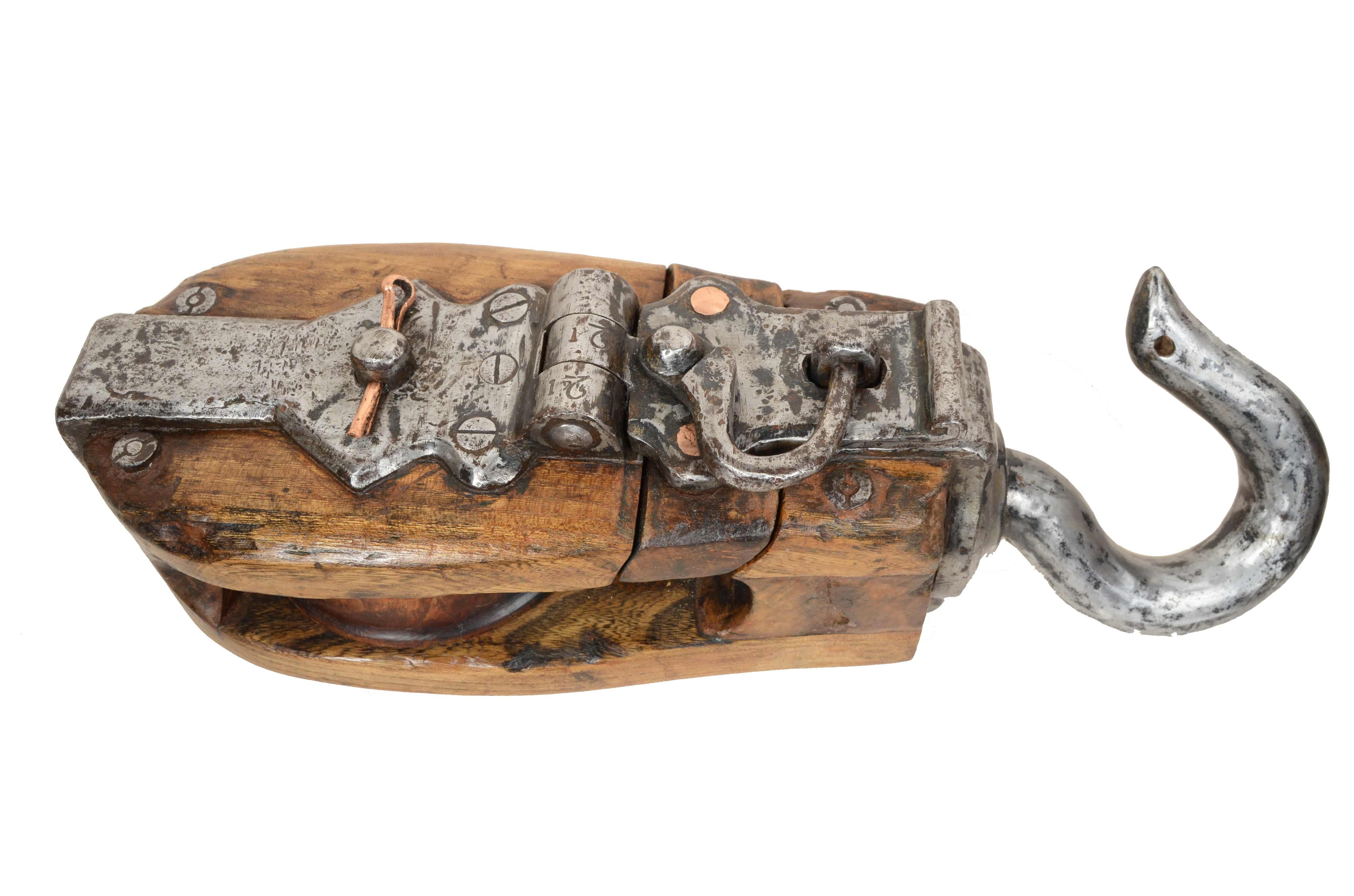 Grande bozzello en legno e acciaio con puleggia en legno duro. Inghilterra 1850 en vente 1
