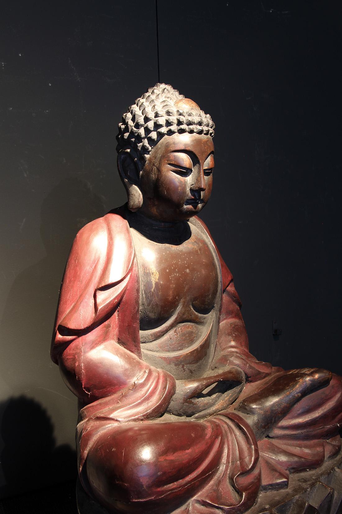 Grande Buddha Cinese in Legno In Good Condition For Sale In Brescia, IT