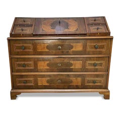 Grande Ufficio Italiano in Noce Intarsiato Undici Cassetti e Abattant 1750 CIRCA