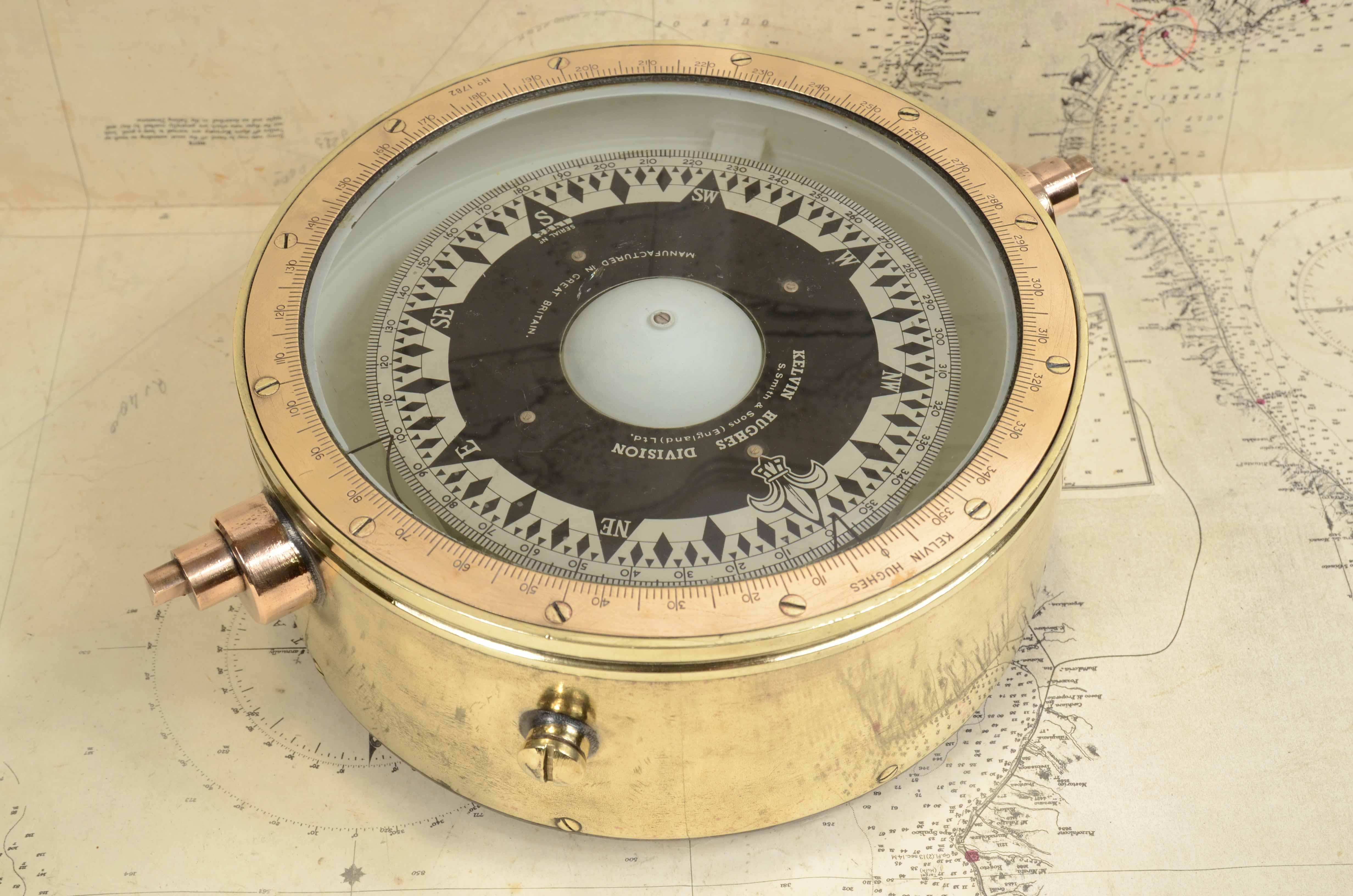 Large signed brass nautical magnetic compass  KELVIN HUGHES DIVISION 1940 For Sale 10