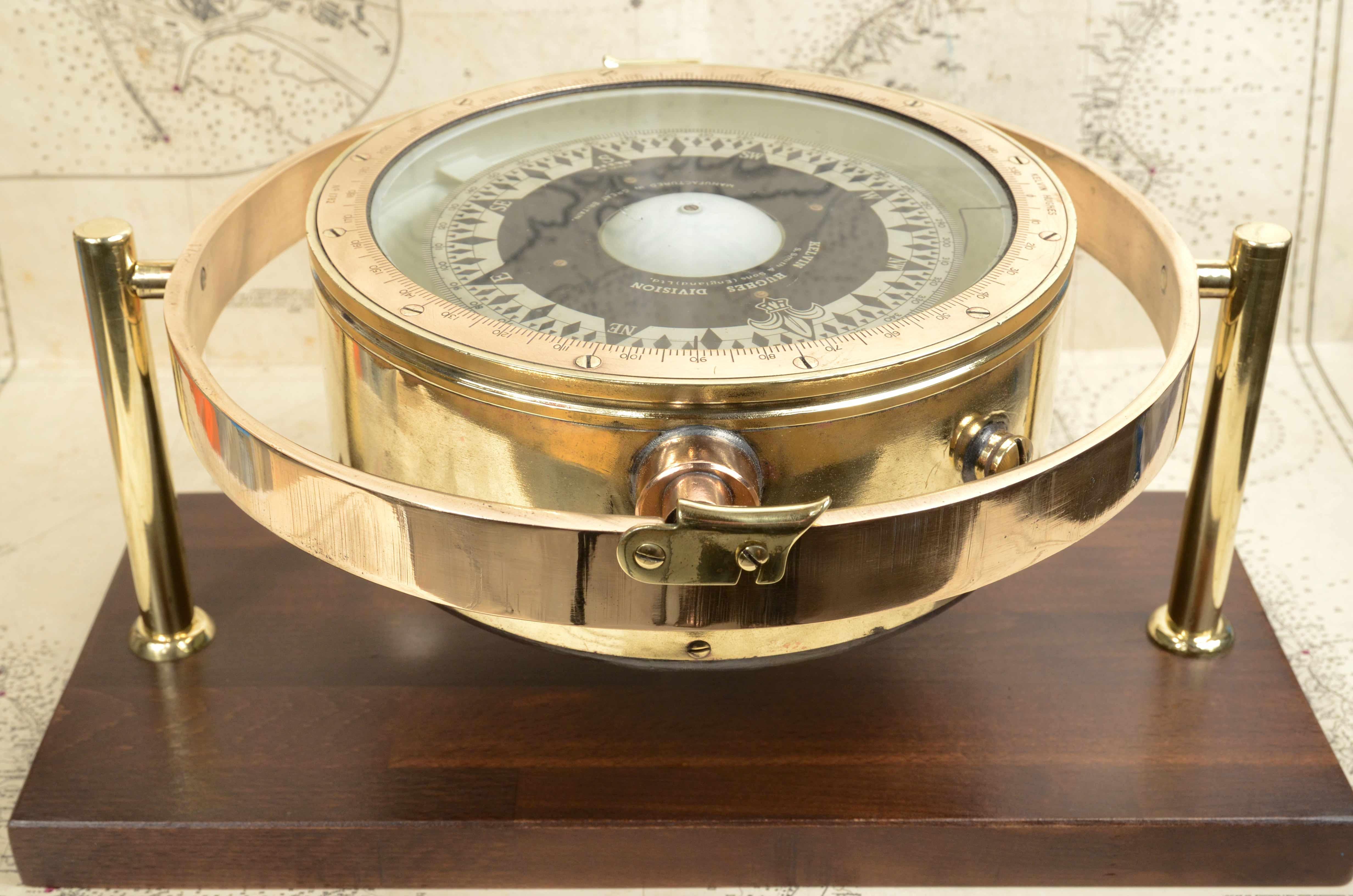 Large signed brass nautical magnetic compass  KELVIN HUGHES DIVISION 1940 For Sale 1