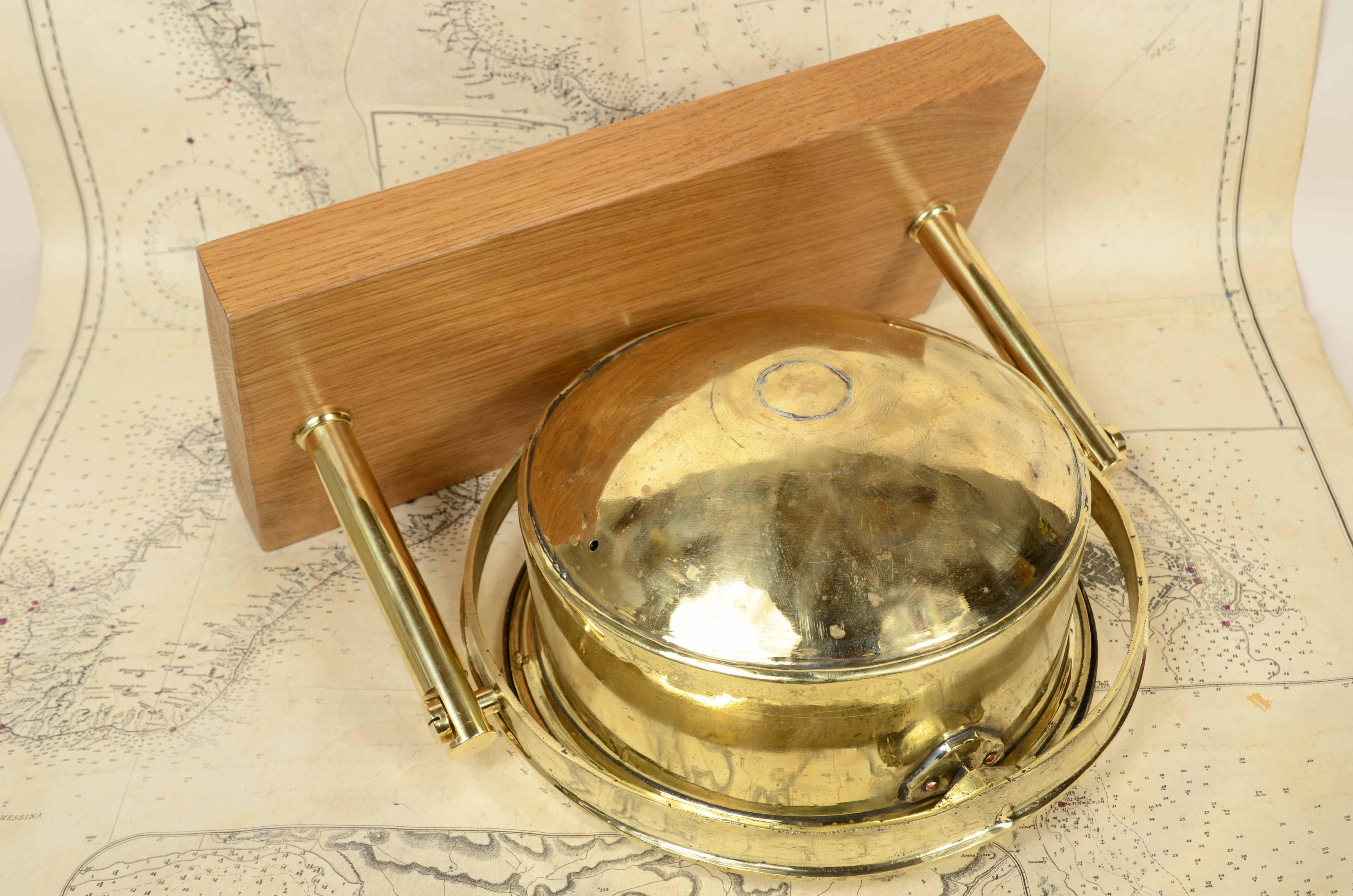 Large English nautical magnetic compass in brass and glass early 1900s  For Sale 6