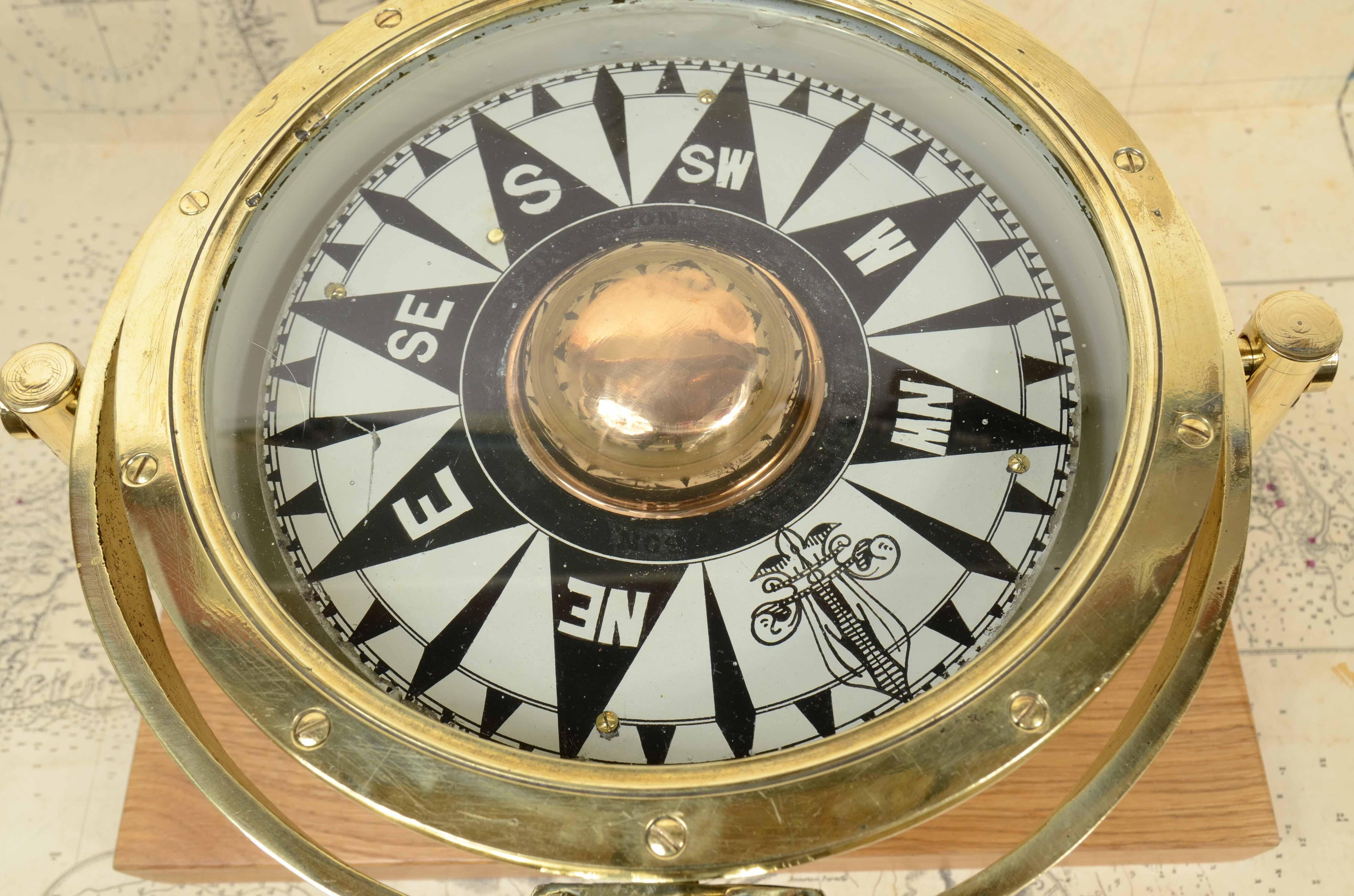 Großer englischer Magnetkompass aus Messing und Glas aus dem frühen 20  im Zustand „Gut“ im Angebot in Milan, IT
