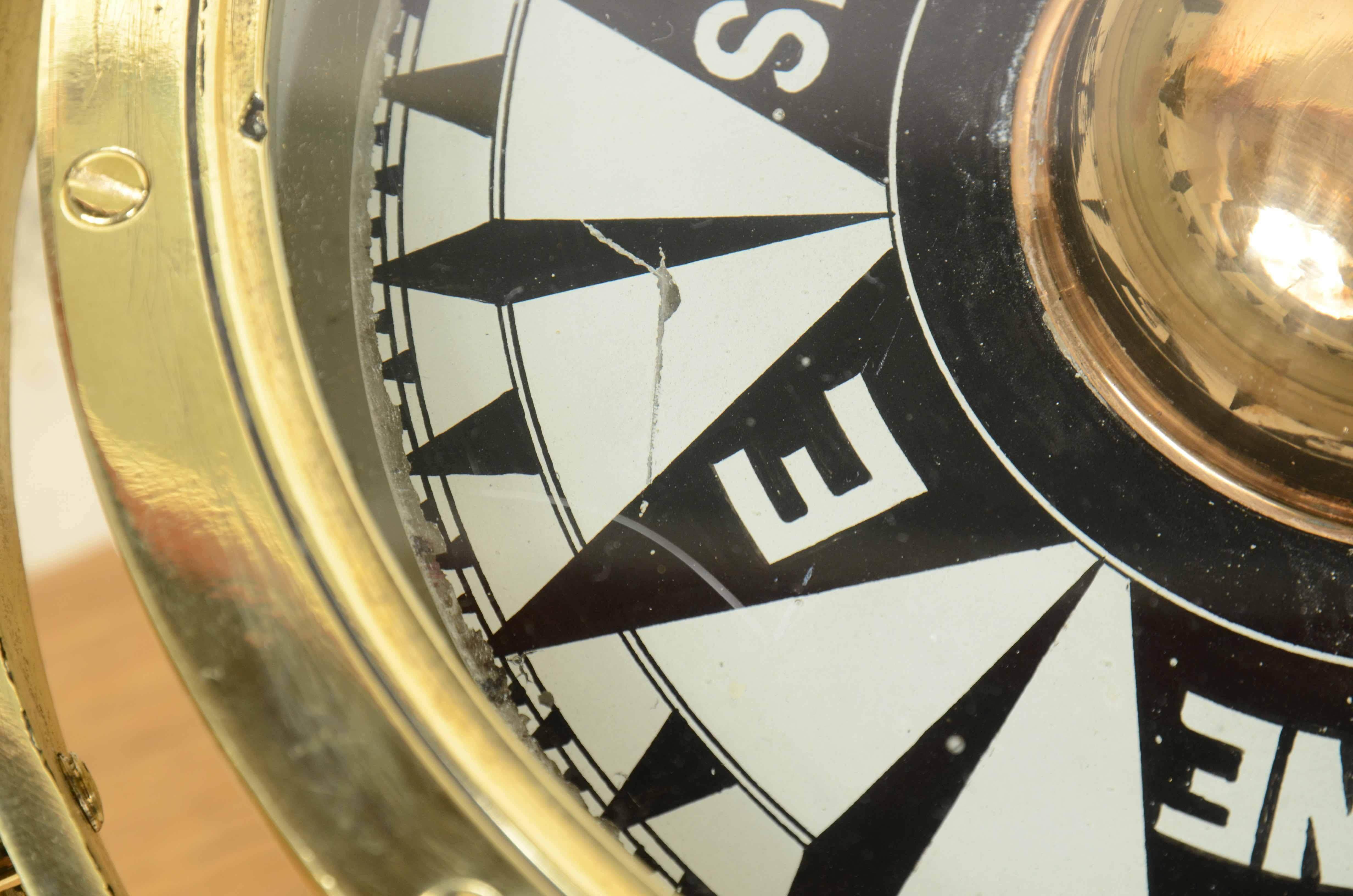 Großer englischer Magnetkompass aus Messing und Glas aus dem frühen 20  (Early 20th Century) im Angebot