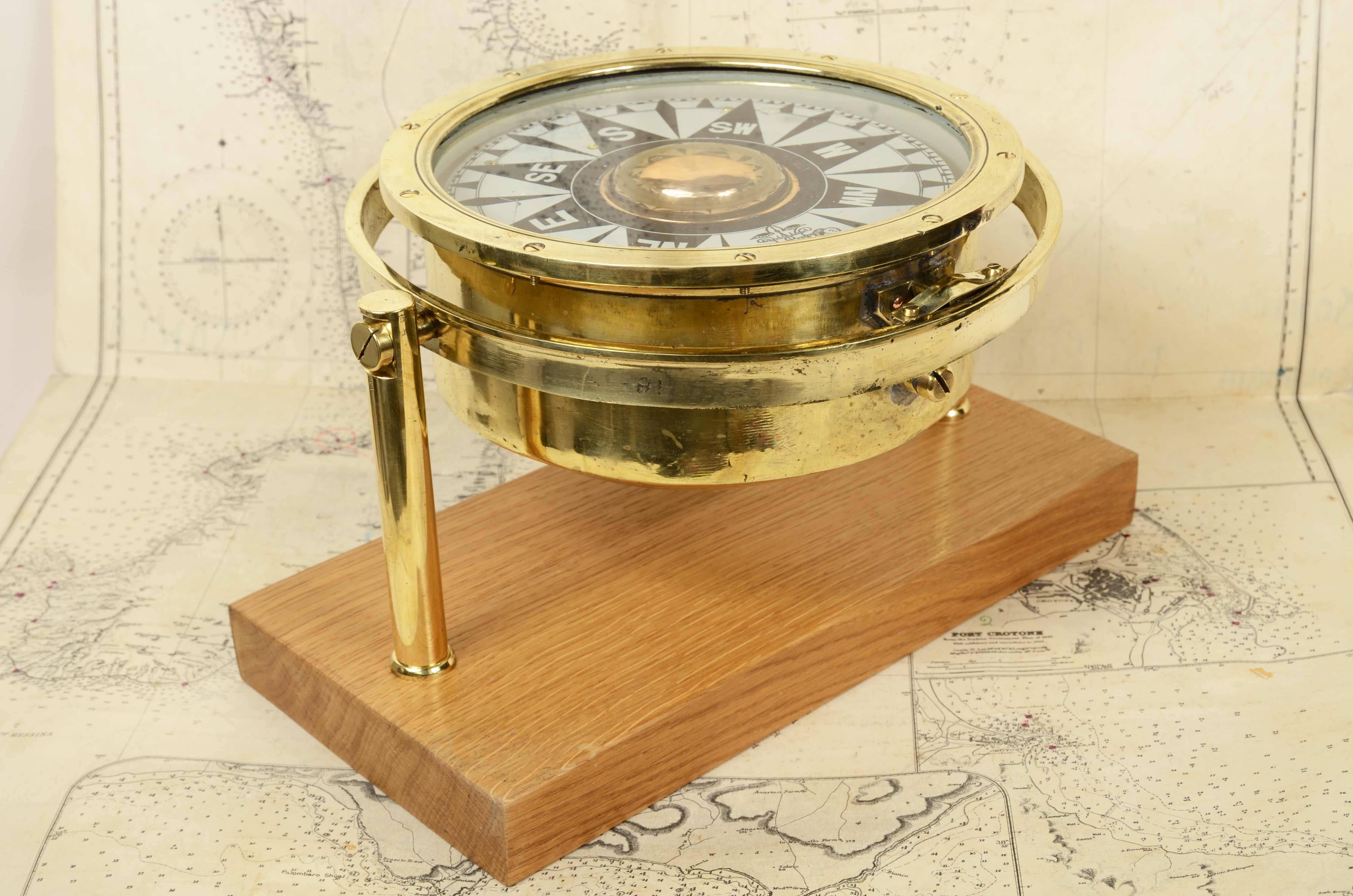Large English nautical magnetic compass in brass and glass early 1900s  For Sale 1