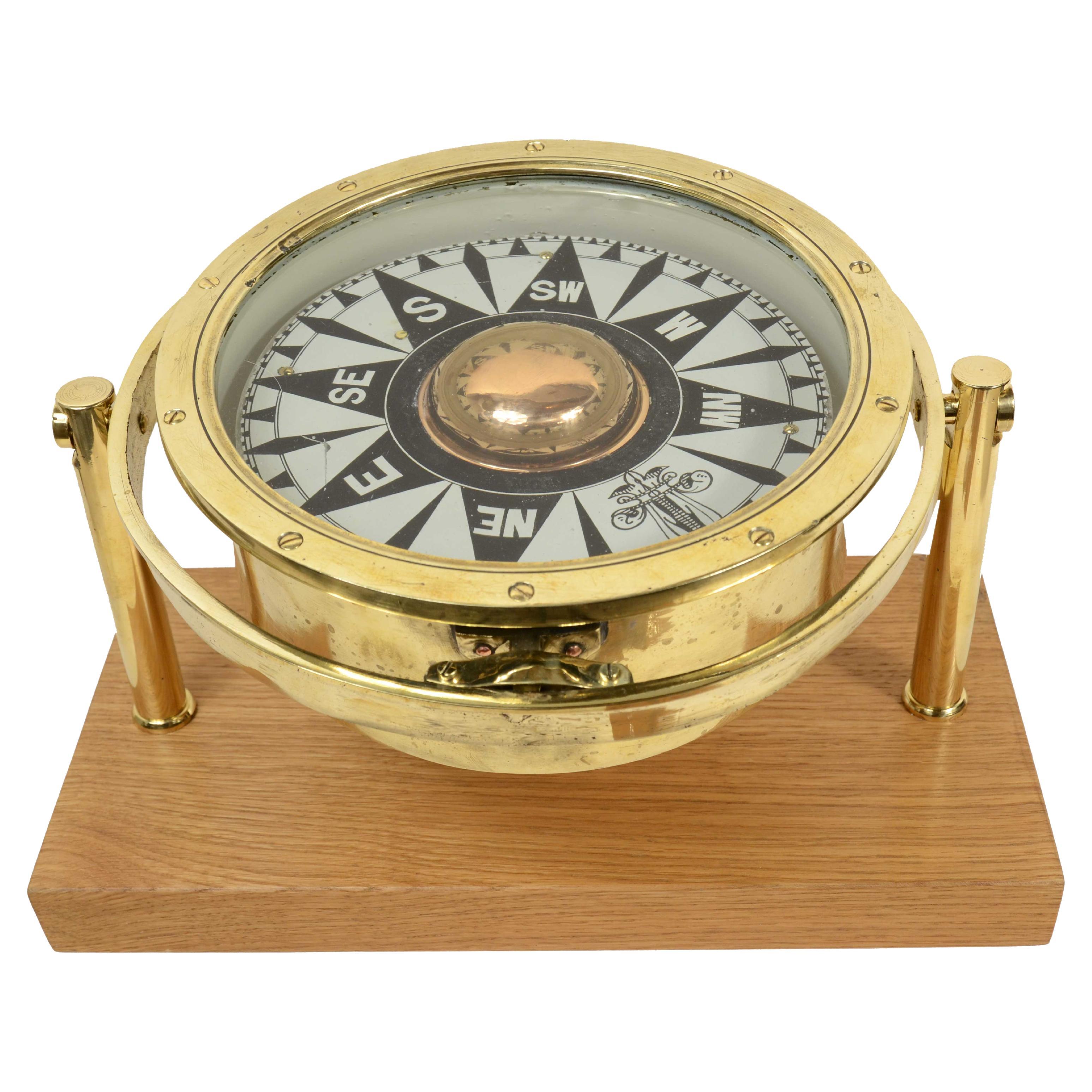 Large English nautical magnetic compass in brass and glass early 1900s  For Sale