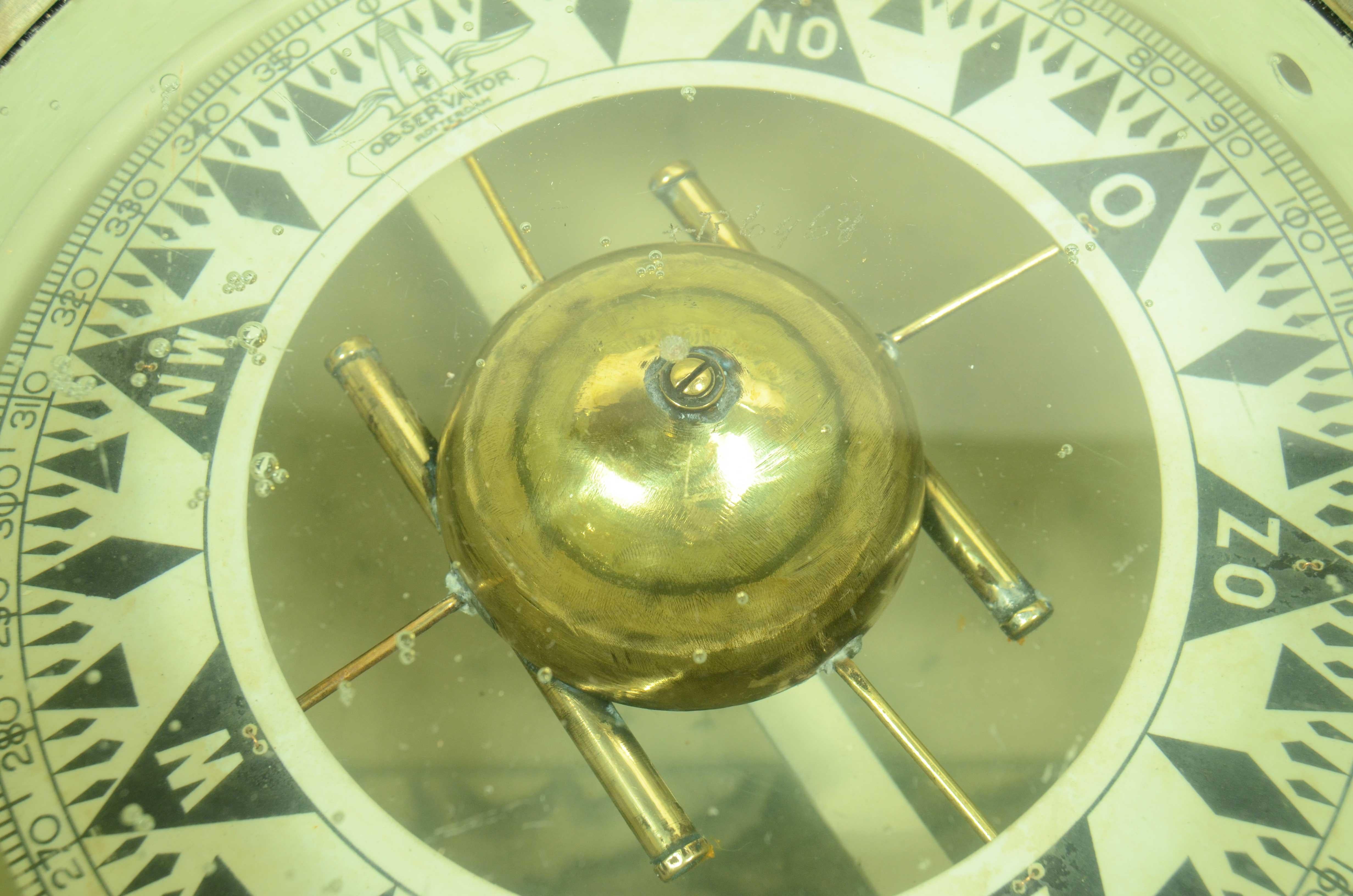 Laiton Grand compas de marine en laiton  signé OBSERVATOR Rotterdam dans les années 1930 en vente