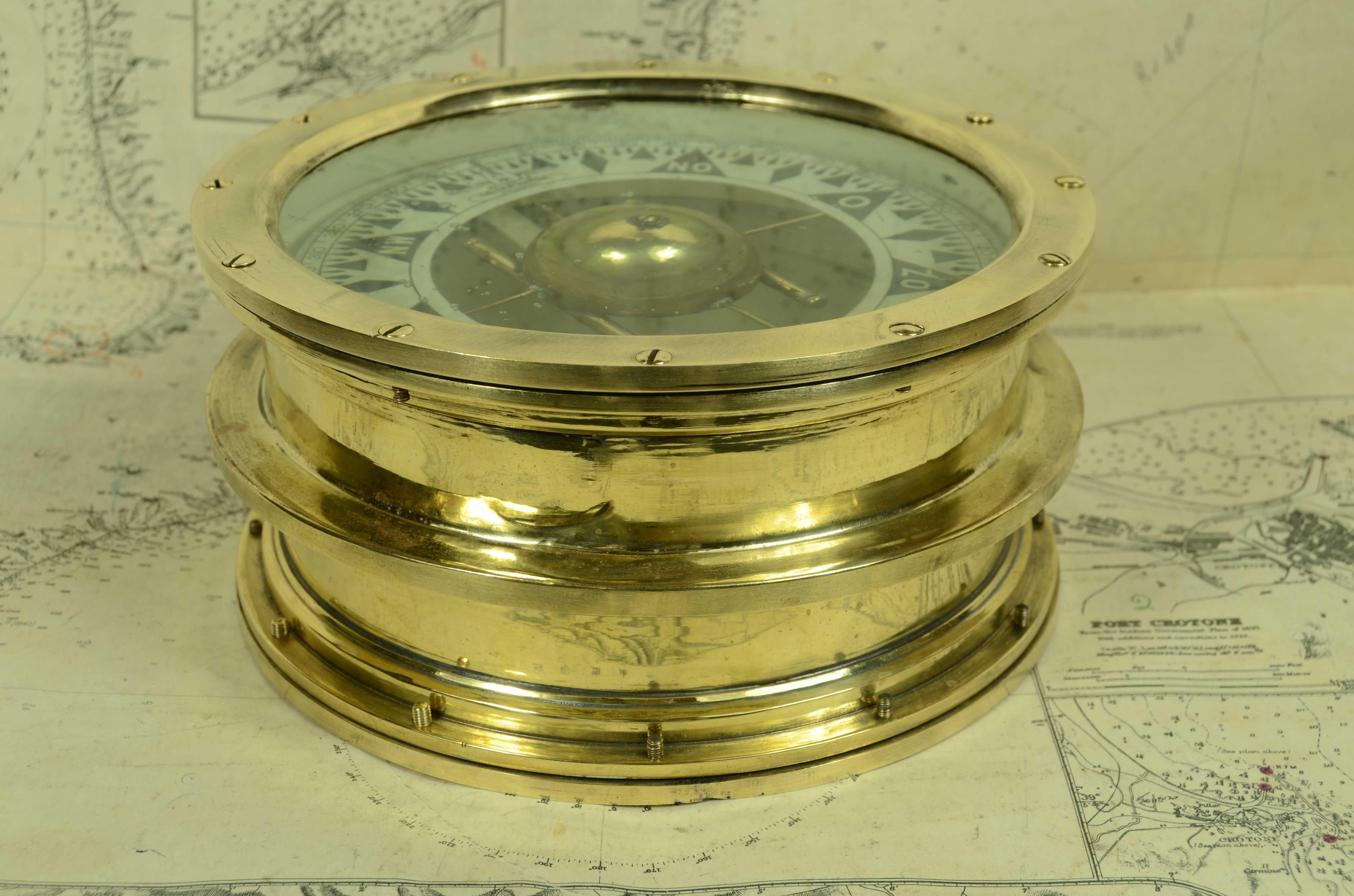 Grand compas de marine en laiton  signé OBSERVATOR Rotterdam dans les années 1930 en vente 2