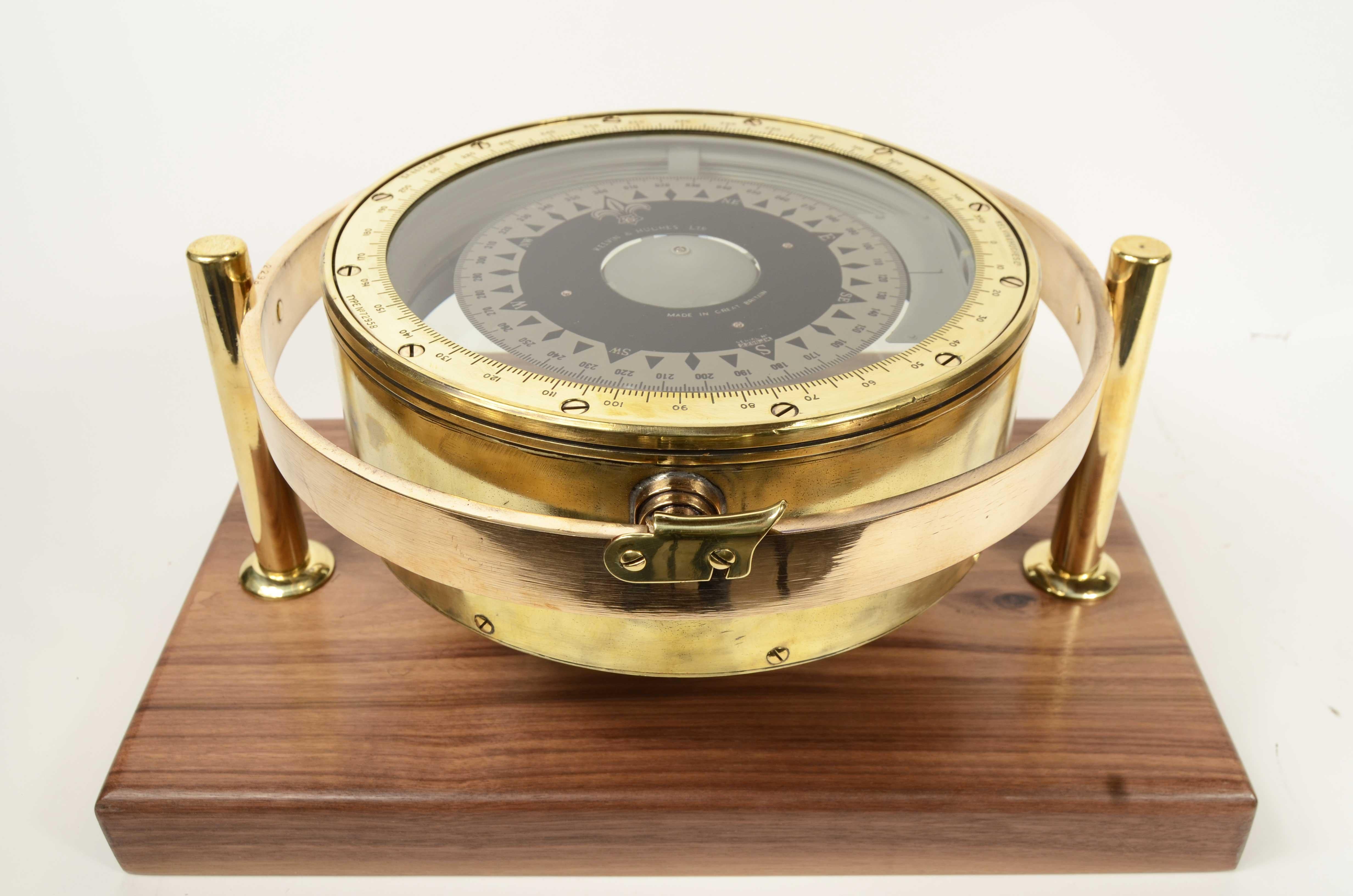 Gran brújula náutica magnética de latón firmada KELVIN & HUGHES principios del siglo XX en Bueno estado para la venta en Milan, IT