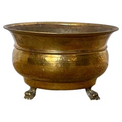 Grande Cachepot in Ottone con Piedini Artigliati – Italia, anni
50