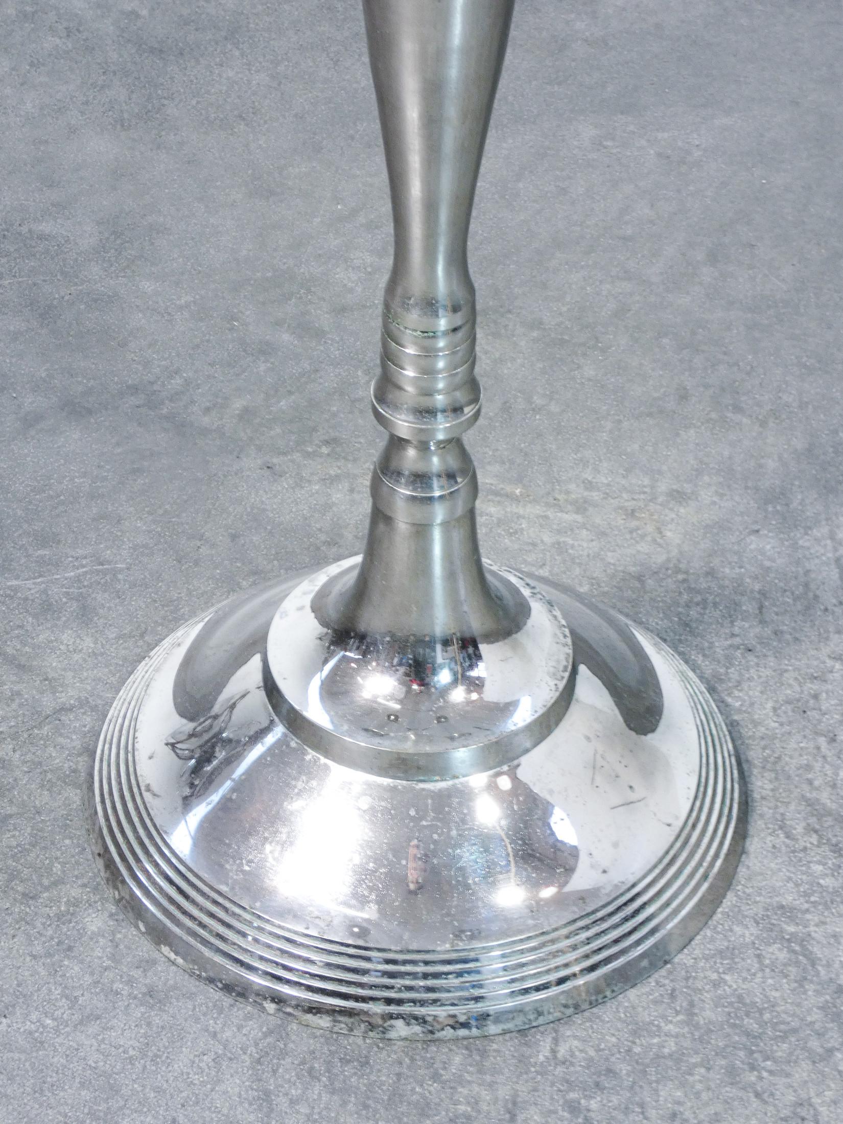 Gran candelabro de pie, linterna metálica de cinco lúmenes, estilo Luis XVI en venta 5