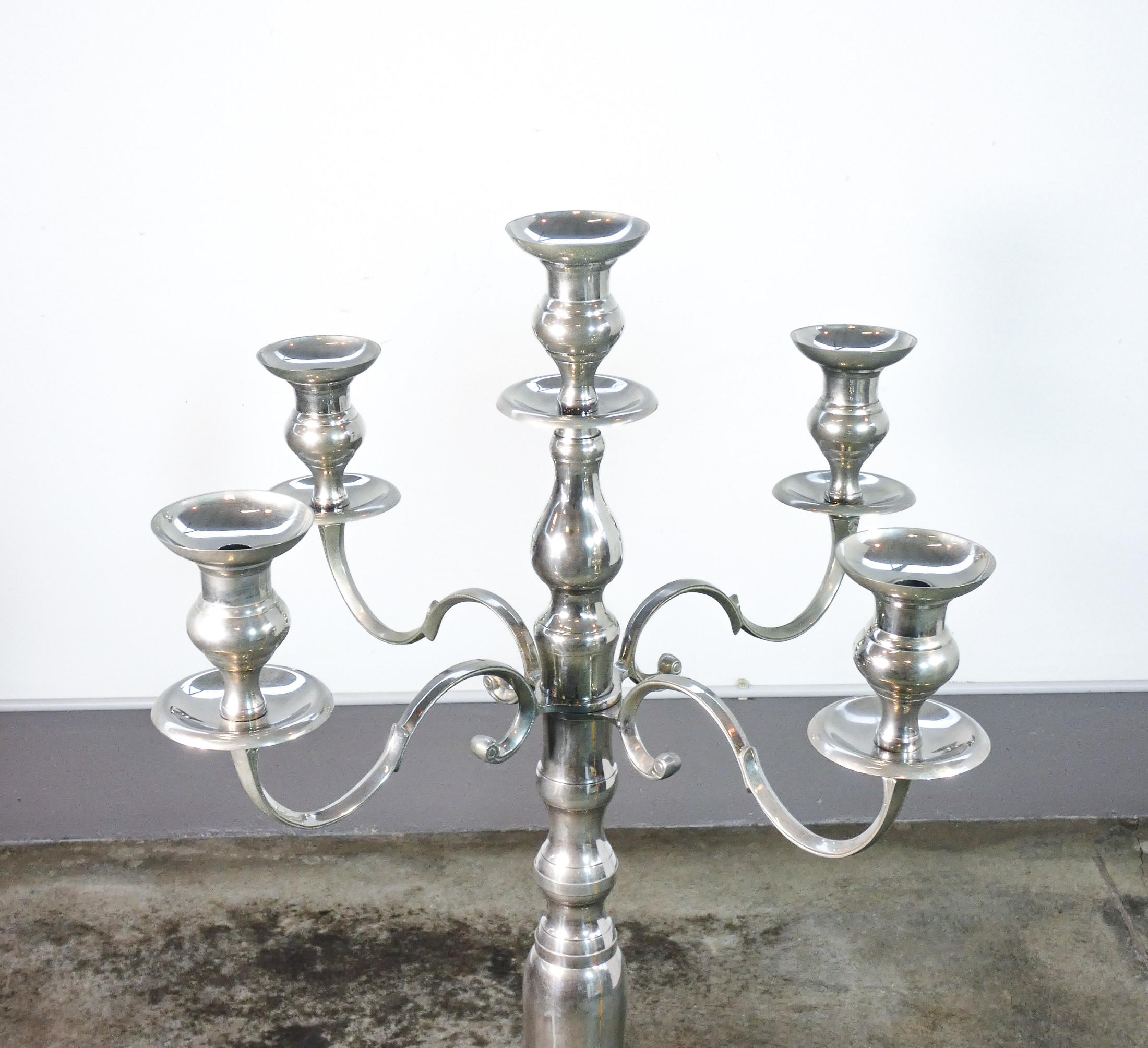 Gran candelabro de pie, linterna metálica de cinco lúmenes, estilo Luis XVI en Bueno estado para la venta en Torino, IT