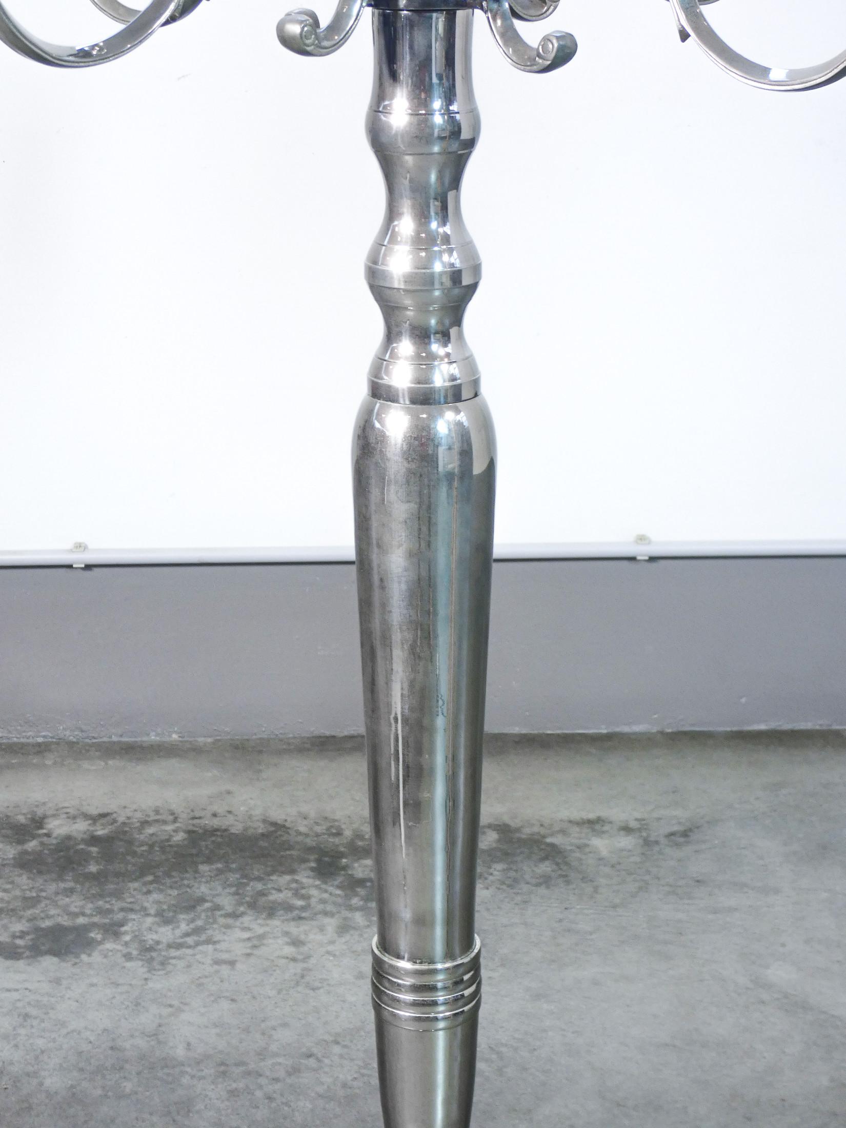 Gran candelabro de pie, linterna metálica de cinco lúmenes, estilo Luis XVI en venta 3