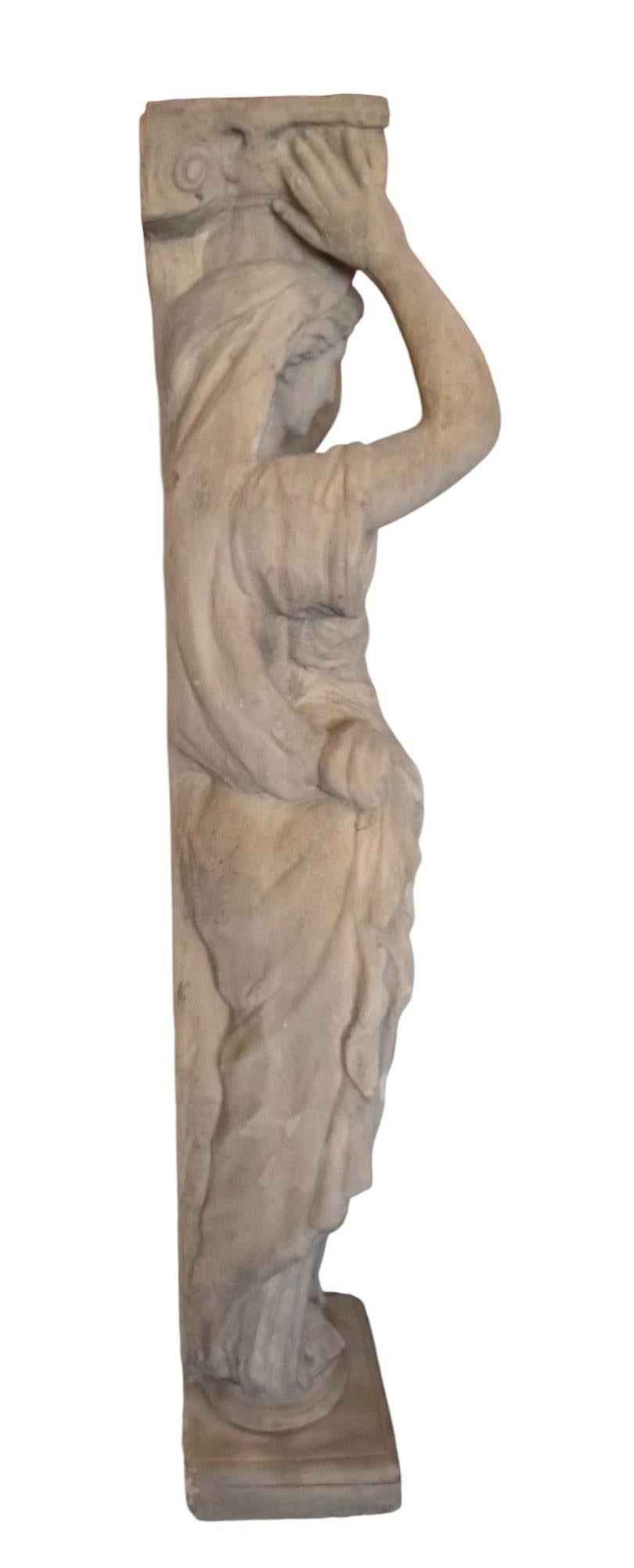 Grande Cariatide in Antique Style in Reconstituted Stone In Good Condition For Sale In Madrid, ES
