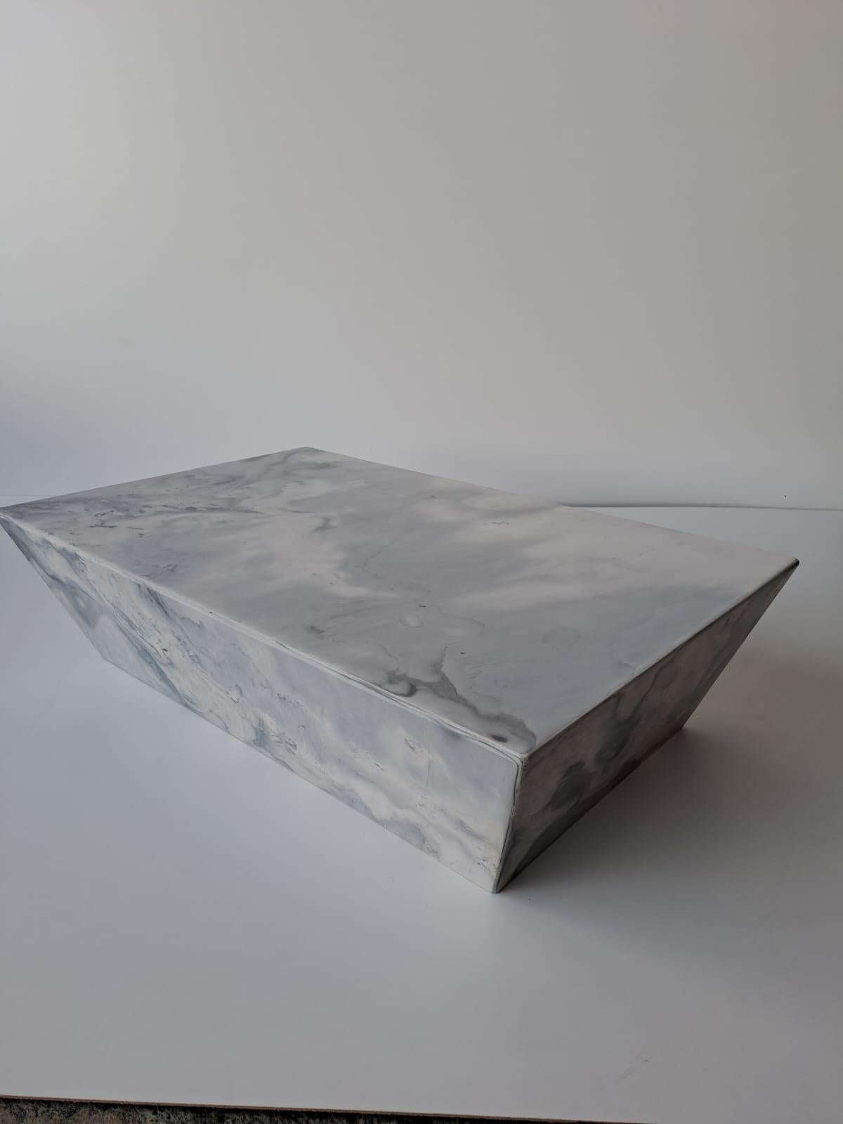 Fait main Table basse Grande Carrara Fantasy en vente