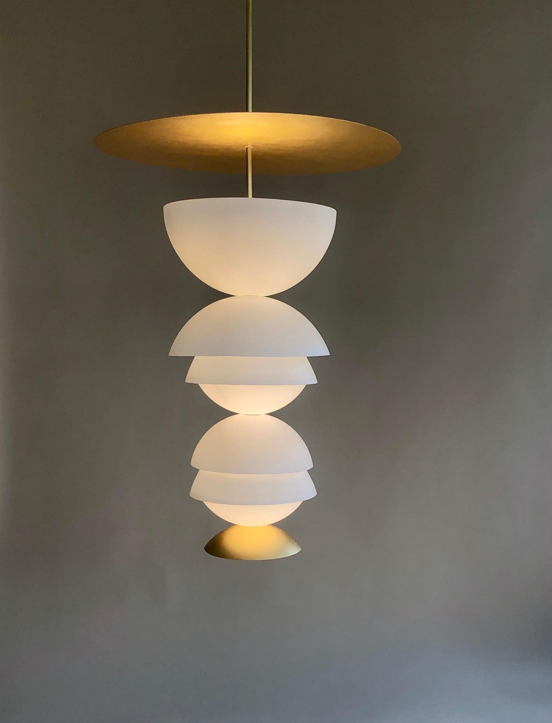 Postmoderno Lampada a sospensione Grande Coco OR di Coralie Beauchamp in vendita