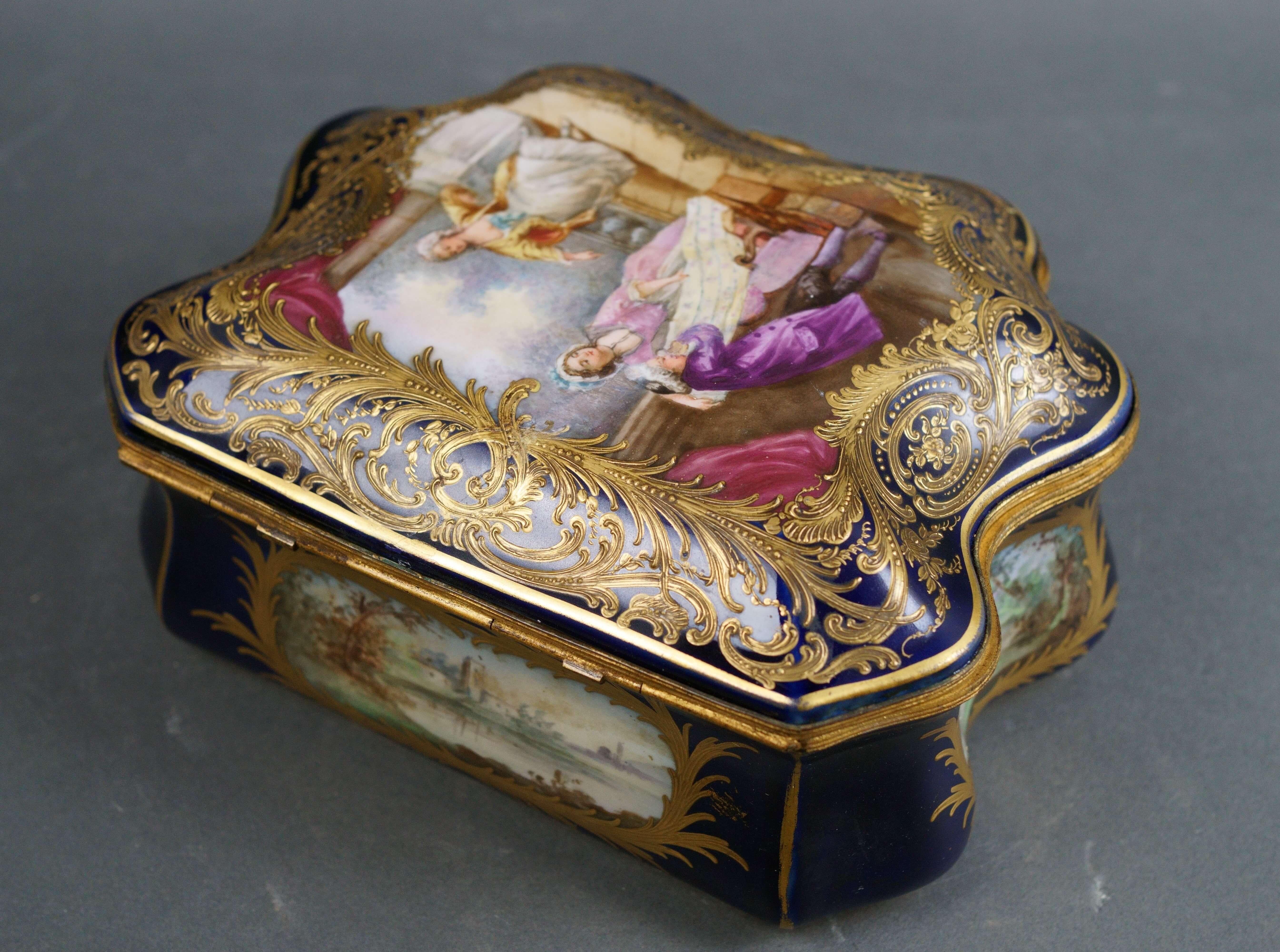 Large Box Set Blue Porcelain of Sèvres Enamel and Gold Napoleon III XIX For Sale 2