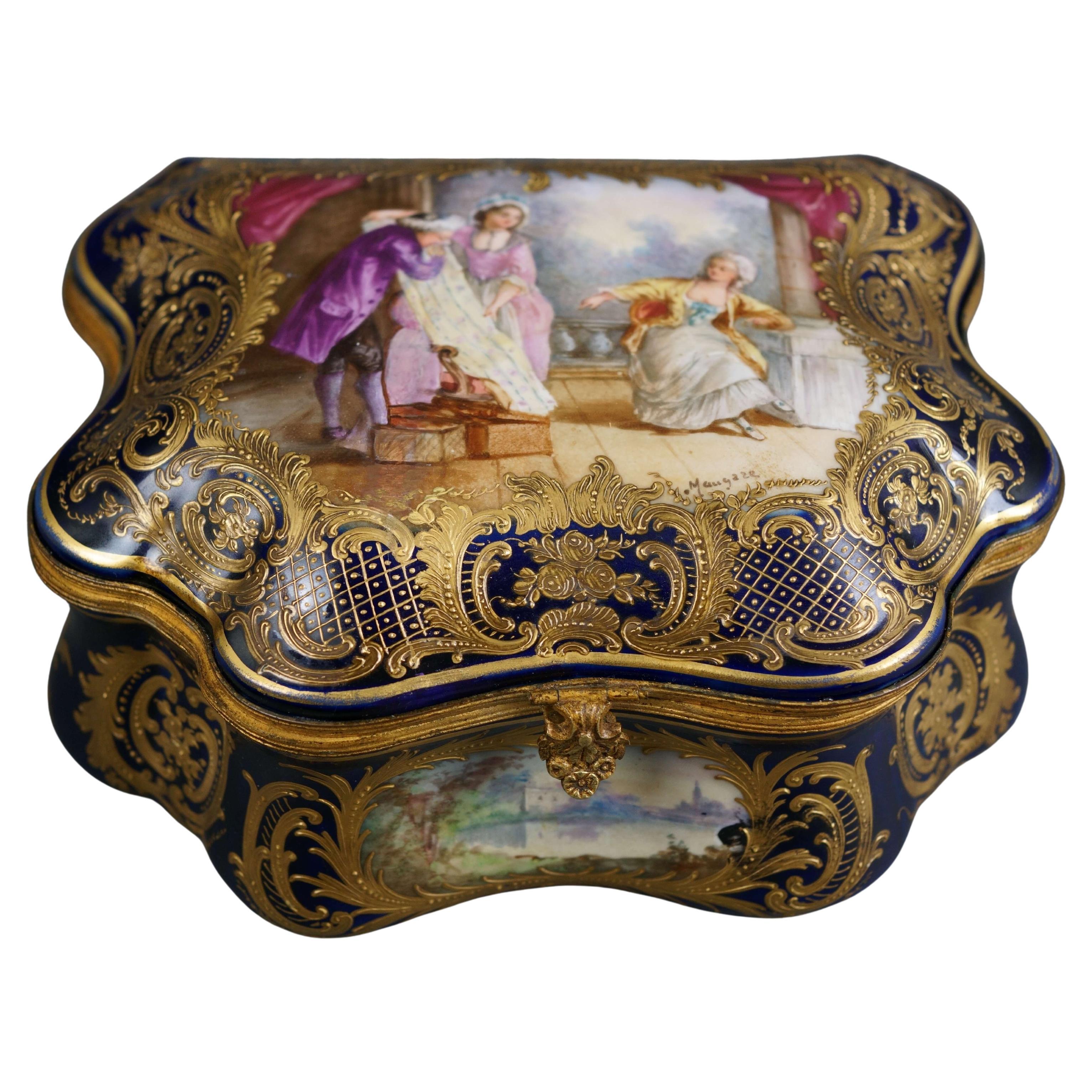 Gran caja de porcelana azul de Sèvres esmalte y oro Napoleón III XIX