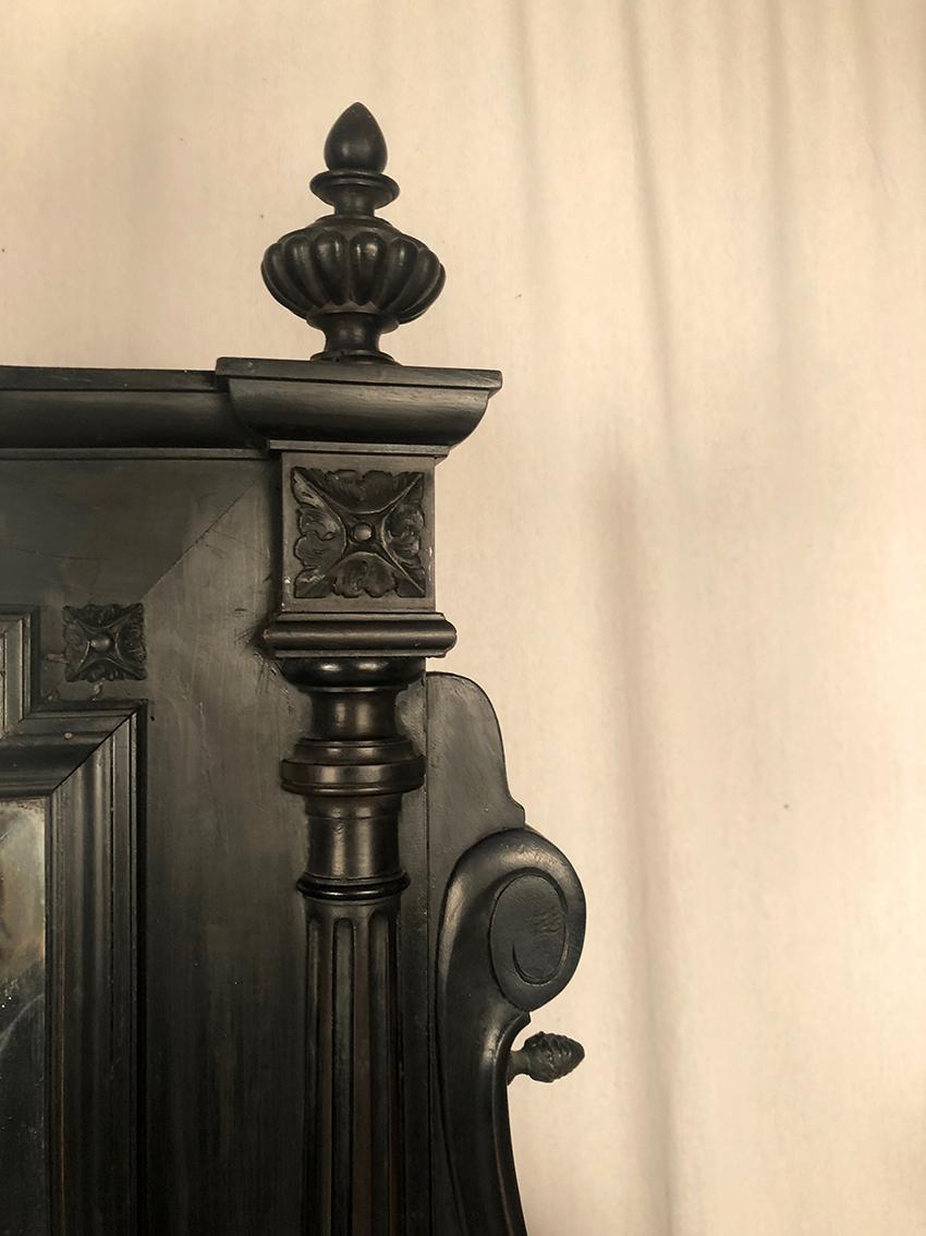 XIXe siècle Grande commode psyché en bois noirci Napoléon III en vente