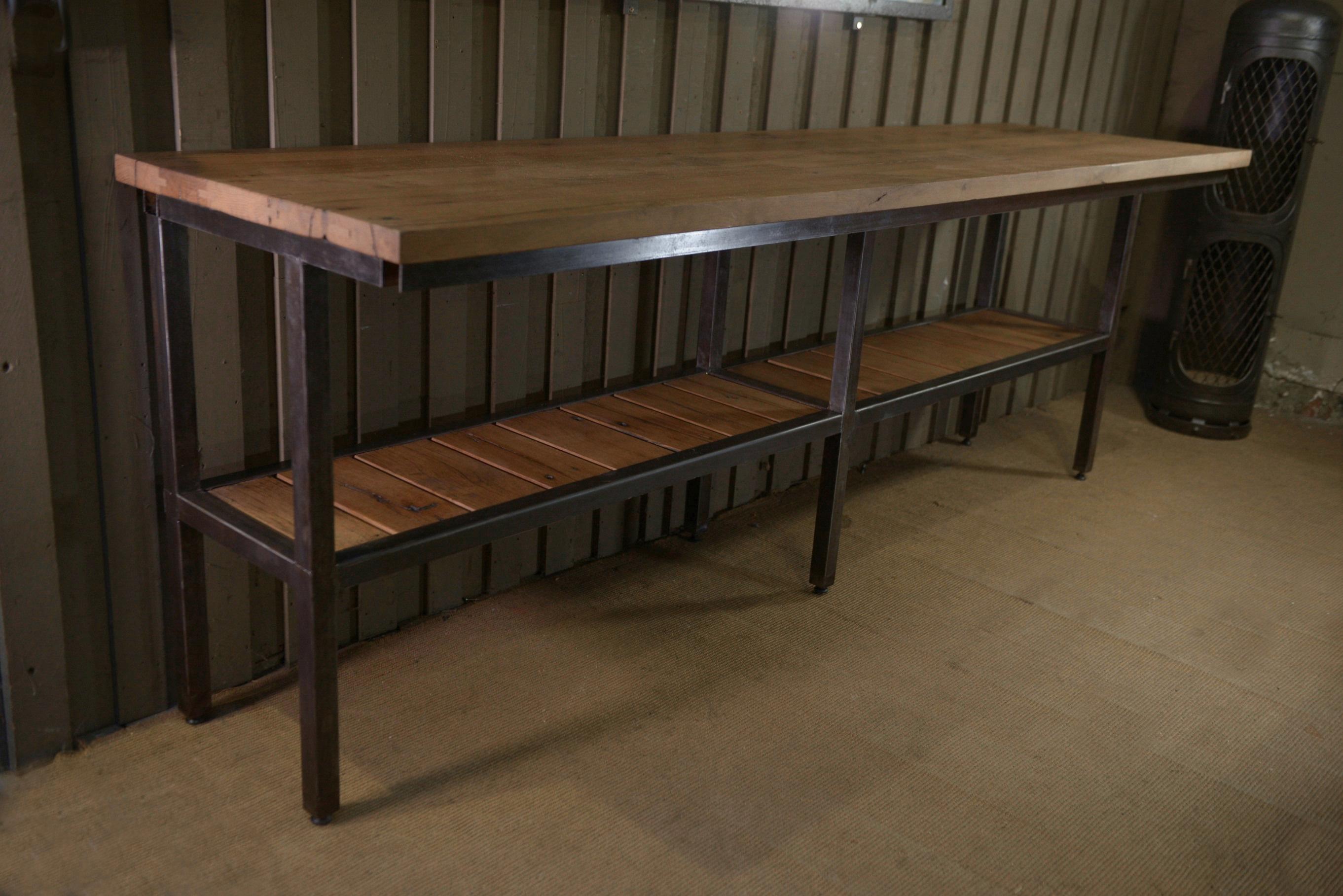 Grande Console industrielle en métal, 2 plateaux en chêne massif im Angebot 4