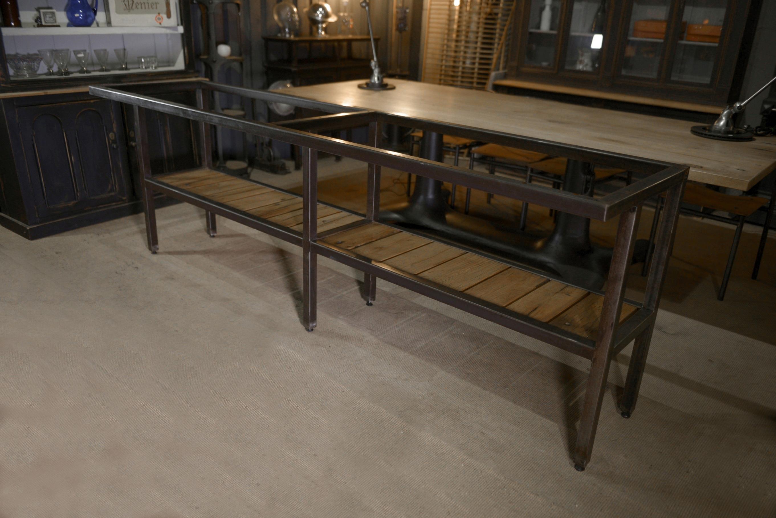 Grande Console industrielle en métal, 2 plateaux en chêne massif im Angebot 6