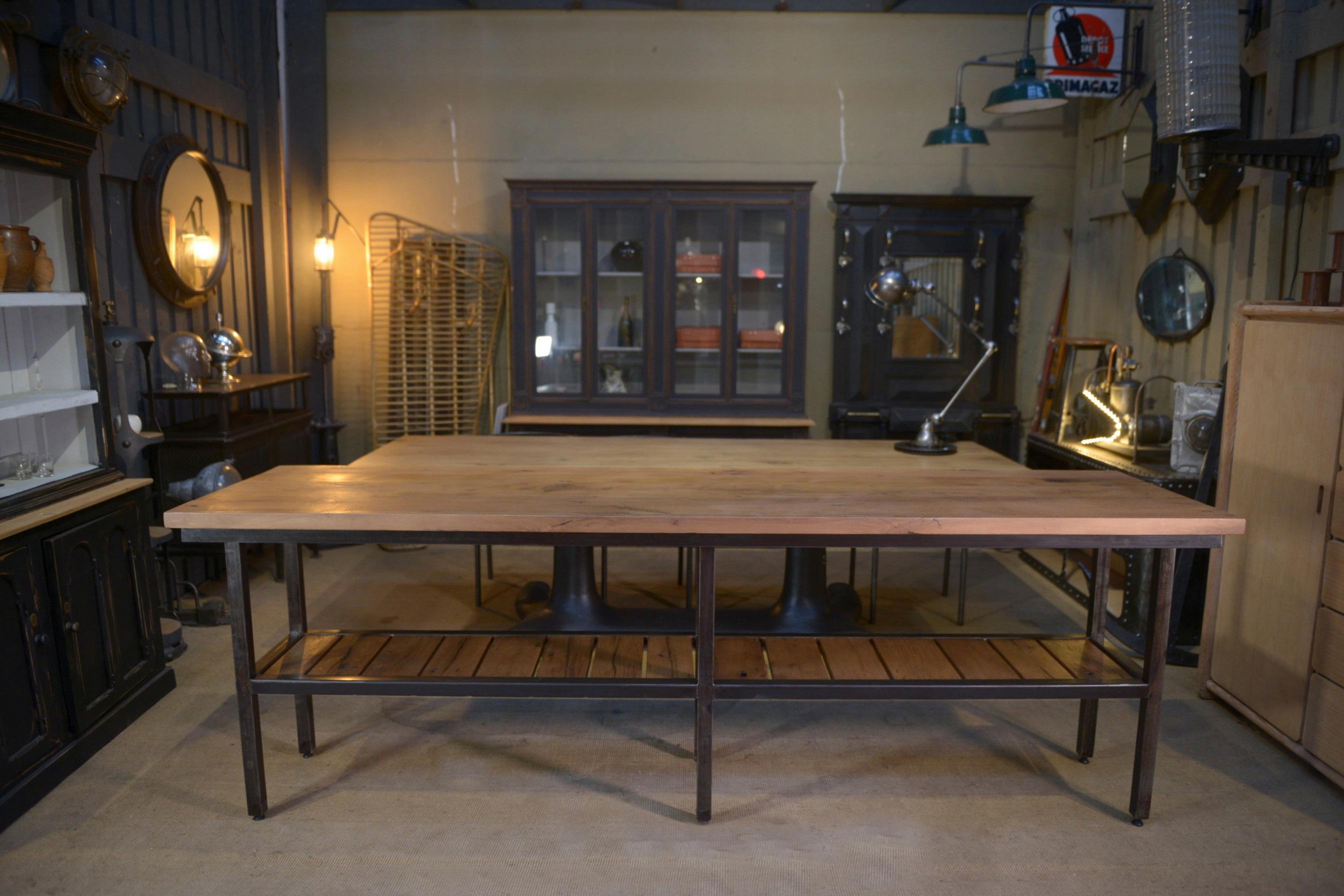 Grande Console industrielle en métal, 2 plateaux en chêne massif (Mitte des 20. Jahrhunderts) im Angebot