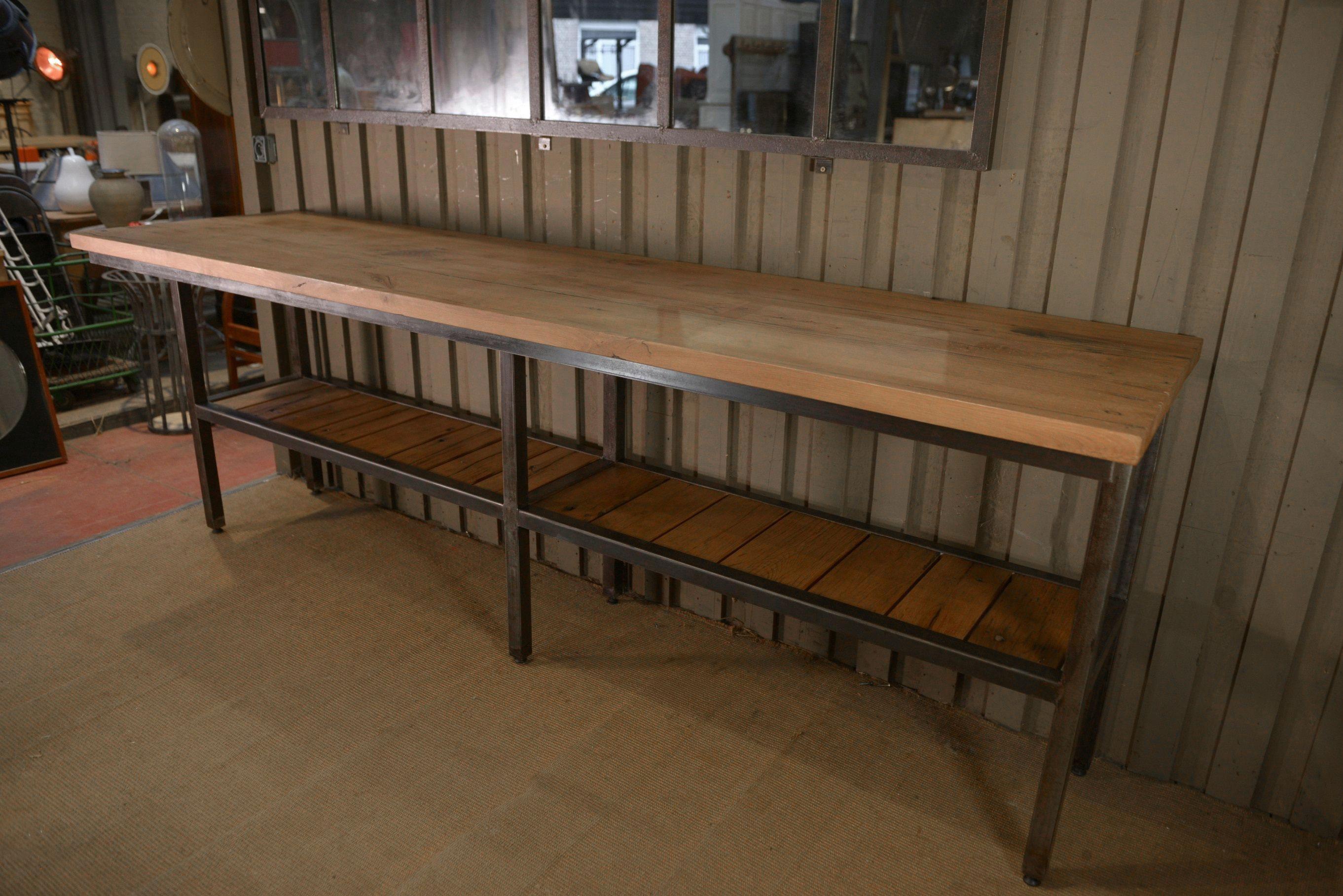 Grande Console industrielle en métal, 2 plateaux en chêne massif (Eichenholz) im Angebot