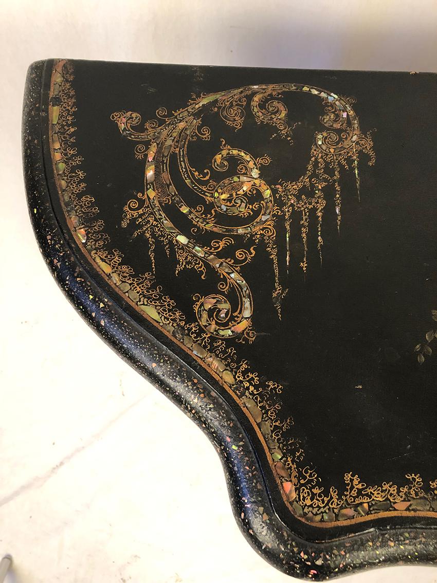 Grande console Napoléon III, bois noirci à riche décor peint et burgauté im Zustand „Gut“ im Angebot in ROYÈRE-DE-VASSIVIÈRE, FR