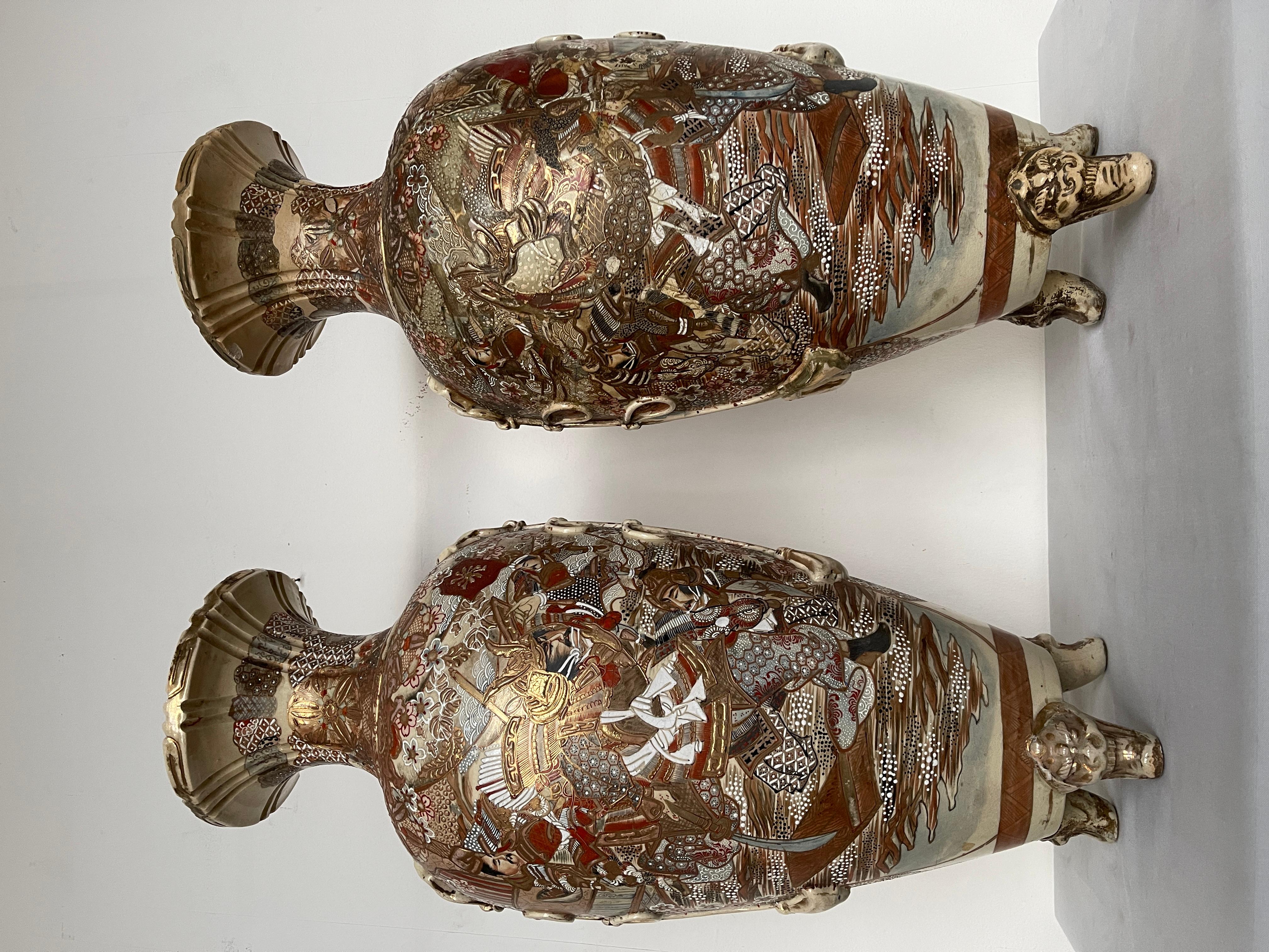 Grande coppia di antichi vasi imperiali giapponesi satsuma del XIX secolo in vendita 5