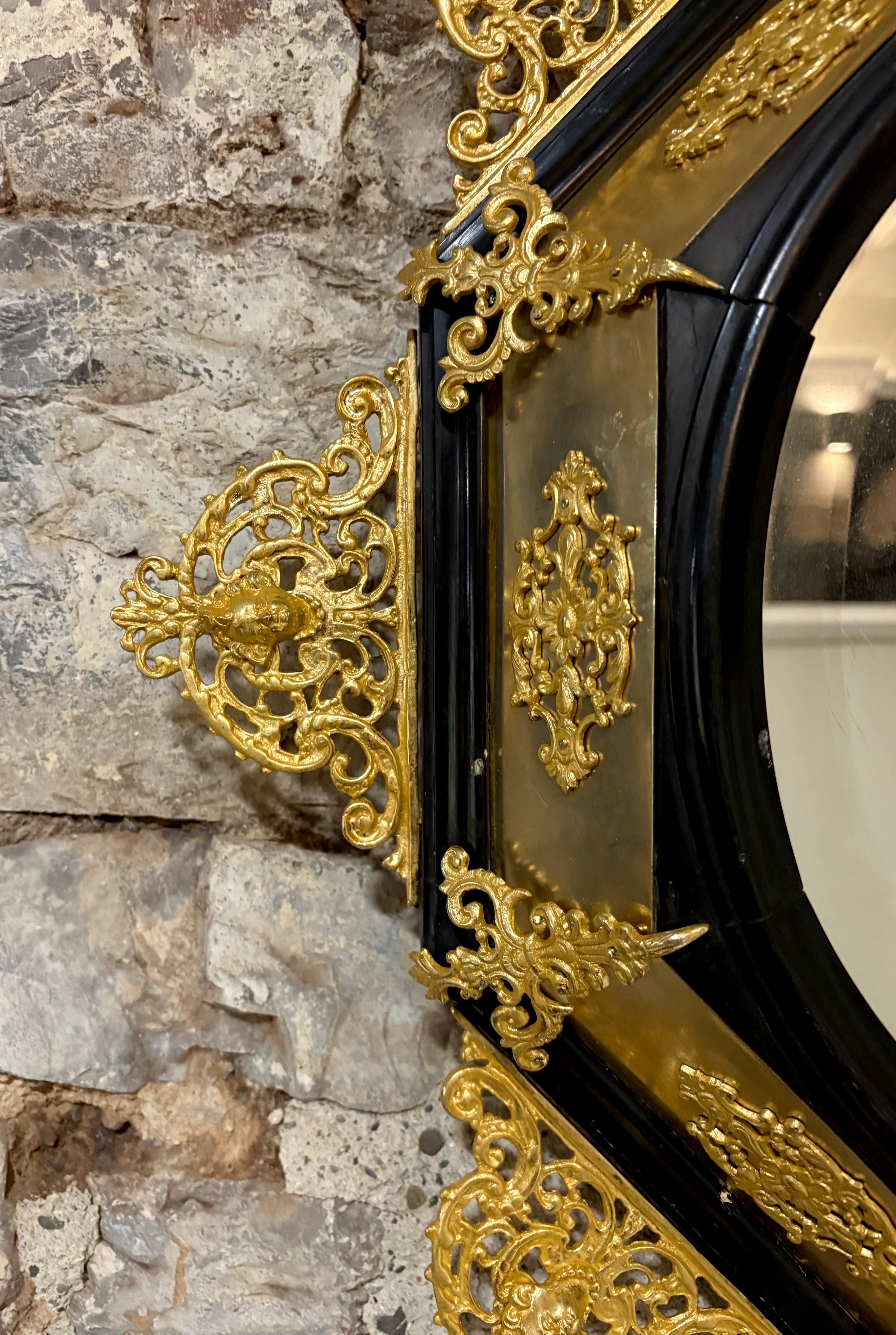 Grande Cornice con Specchio Rinascimento Fiorentino Legno Bronzo Dorato In condizioni buone in vendita a Pistoia, IT