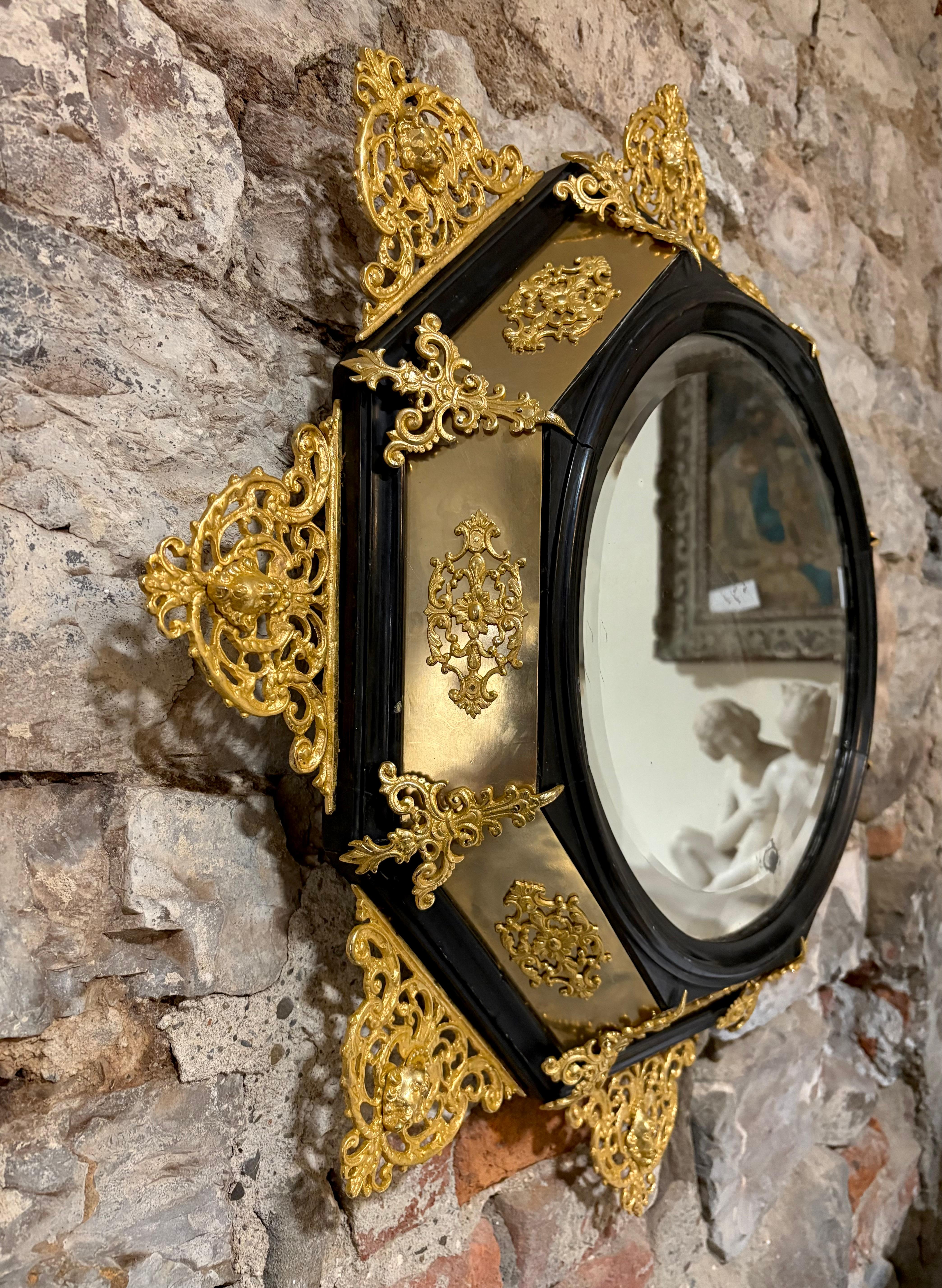 Grande Cornice con Specchio Rinascimento Fiorentino Legno Bronzo Dorato in vendita 3