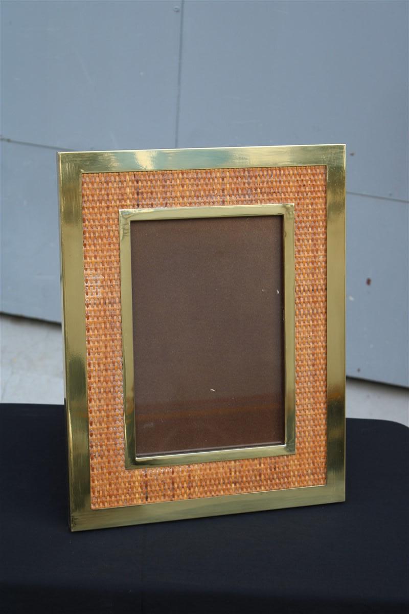 Porta fotografia Tommaso Barbi creato in Ottone e Bambù 1970 circa elegante e molto minimale .