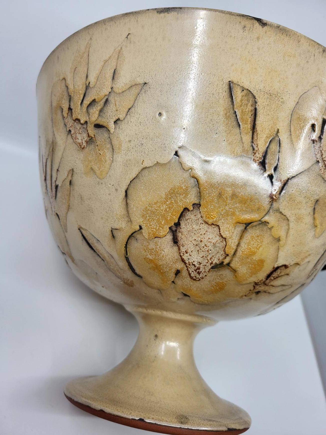 French Provincial Grande Coupe en céramique émaillée Francaise Vallauris French Riviera Circa 1970 For Sale