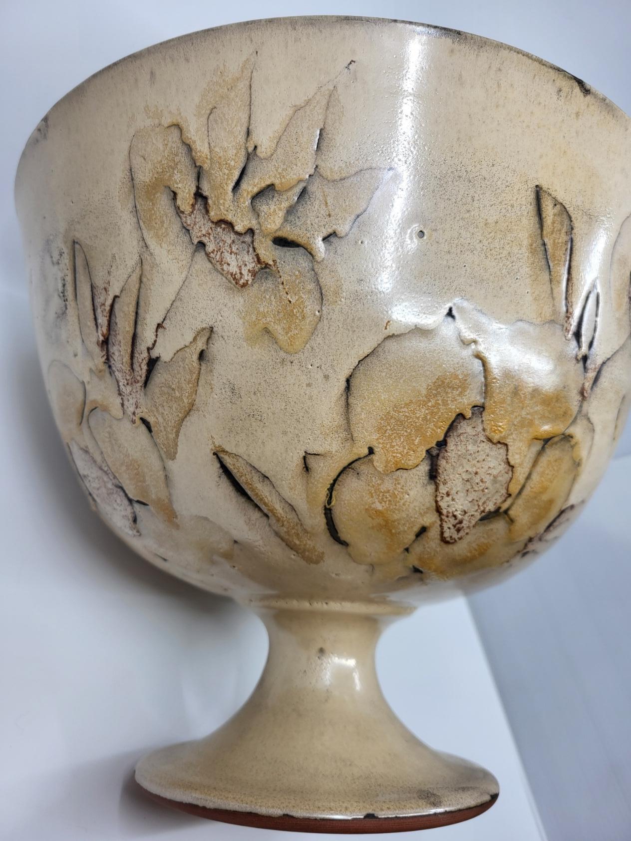 European Grande Coupe en céramique émaillée Francaise Vallauris French Riviera Circa 1970 For Sale