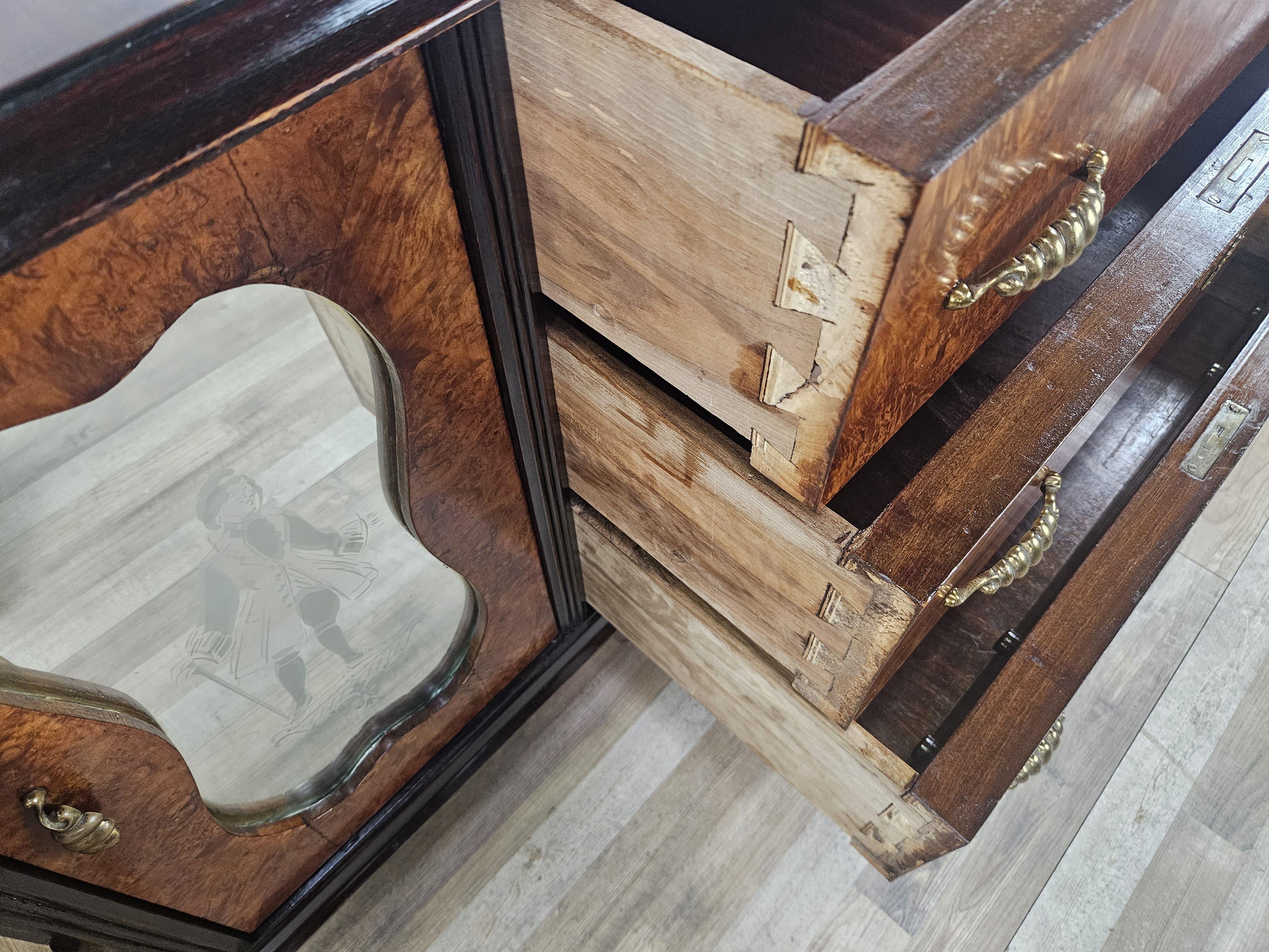 Large Art Deco sideboard in mahogany burl with maple inlays 20th century For Sale 11