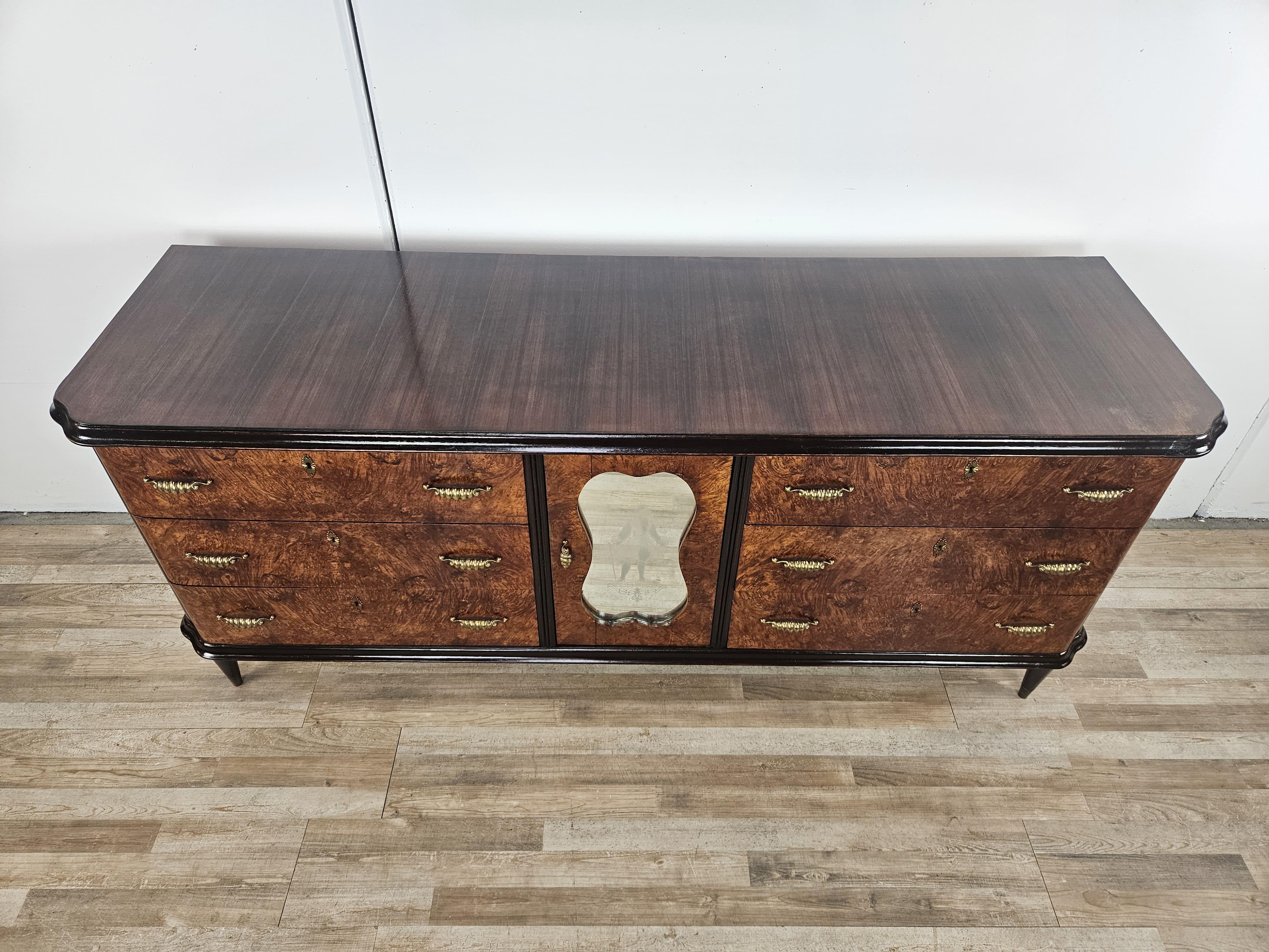 Large Art Deco sideboard in mahogany burl with maple inlays 20th century In Good Condition For Sale In Premariacco, IT