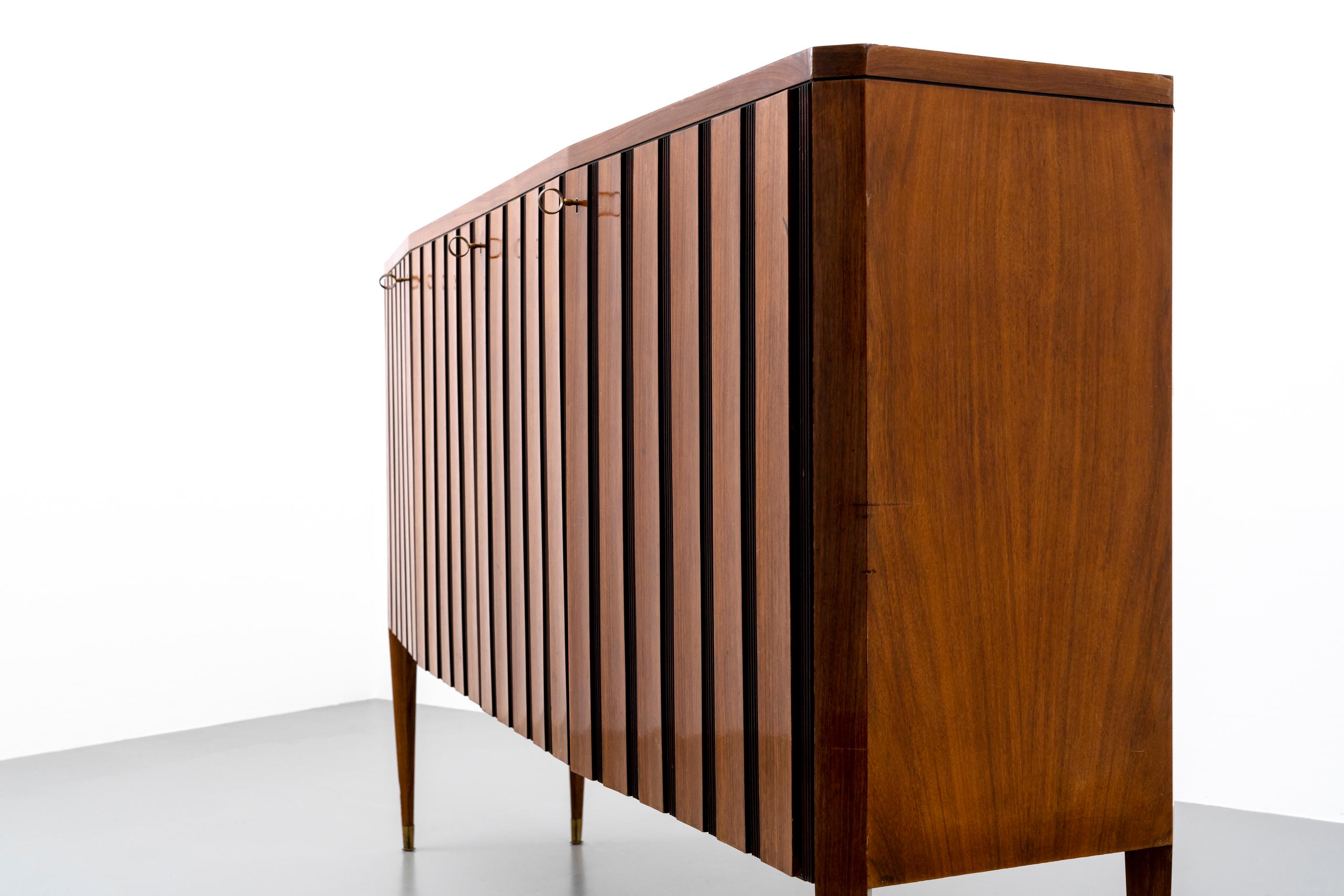 Mid-20th Century Grande Credenza by Paolo Buffa in Wood, Brass and Glass, Italy, 1950's For Sale