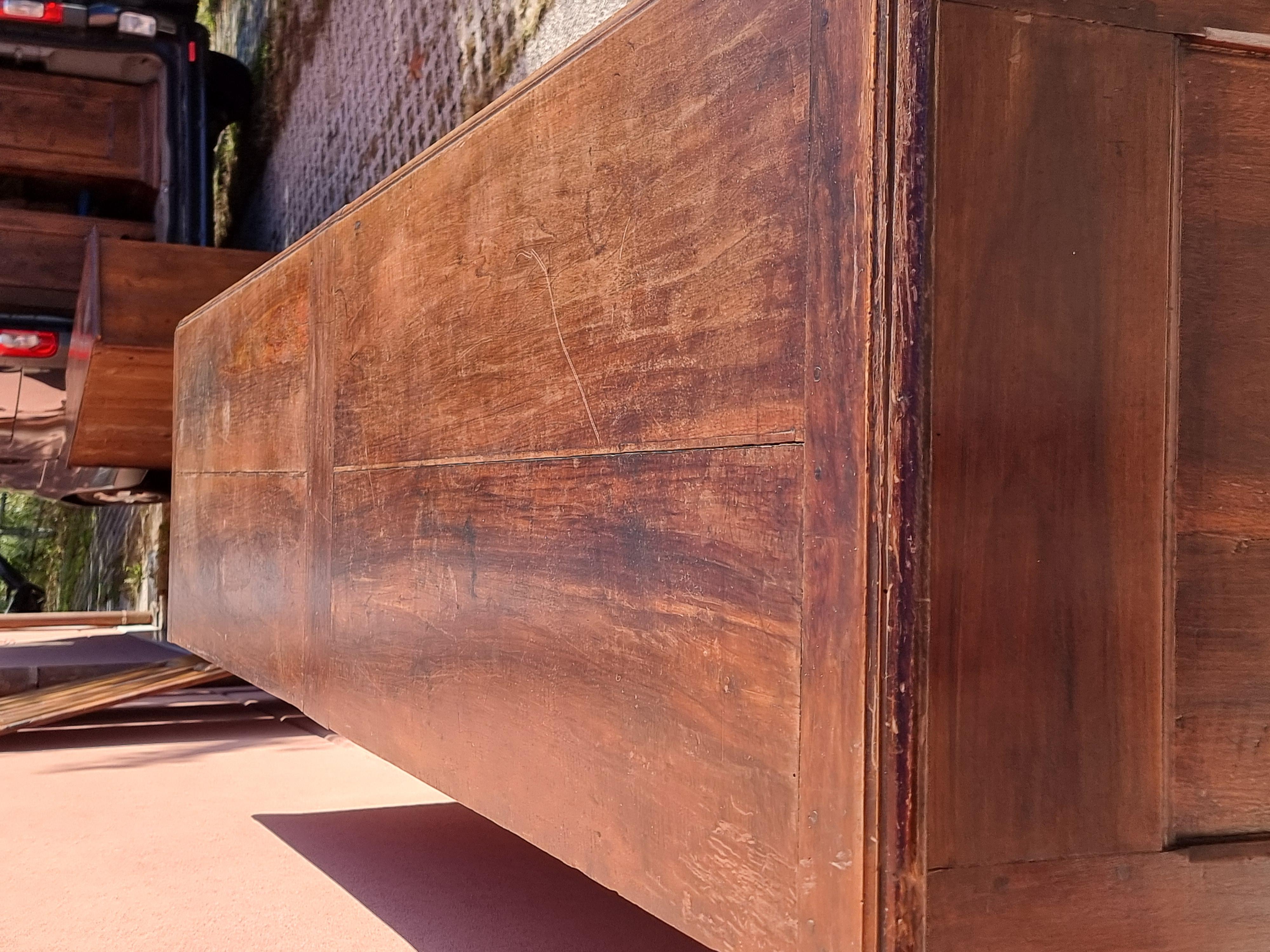 Large Provencal walnut sideboard, second half of the 18th century For Sale 3