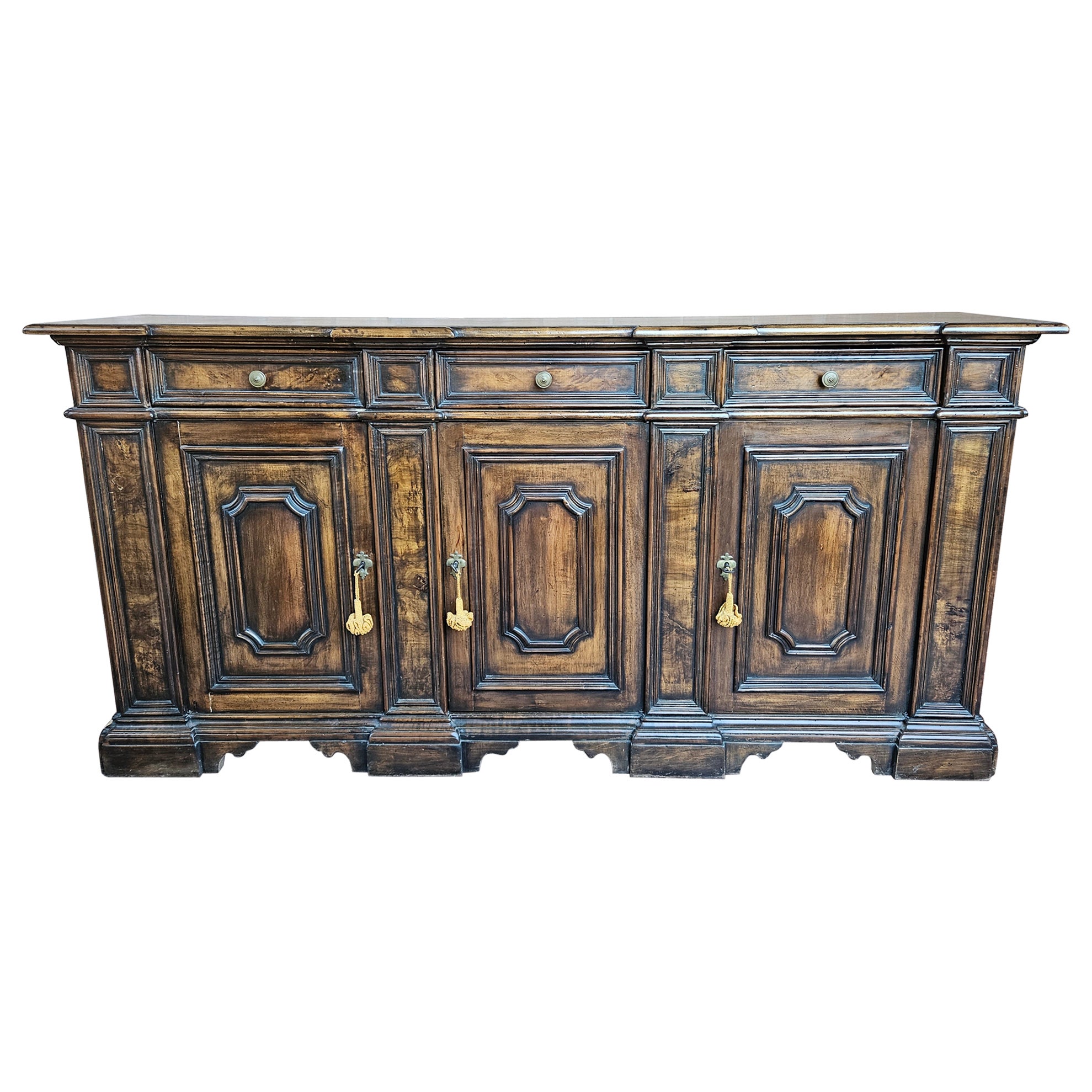 Grande credenza scantonata da sala in noce americano del 1950