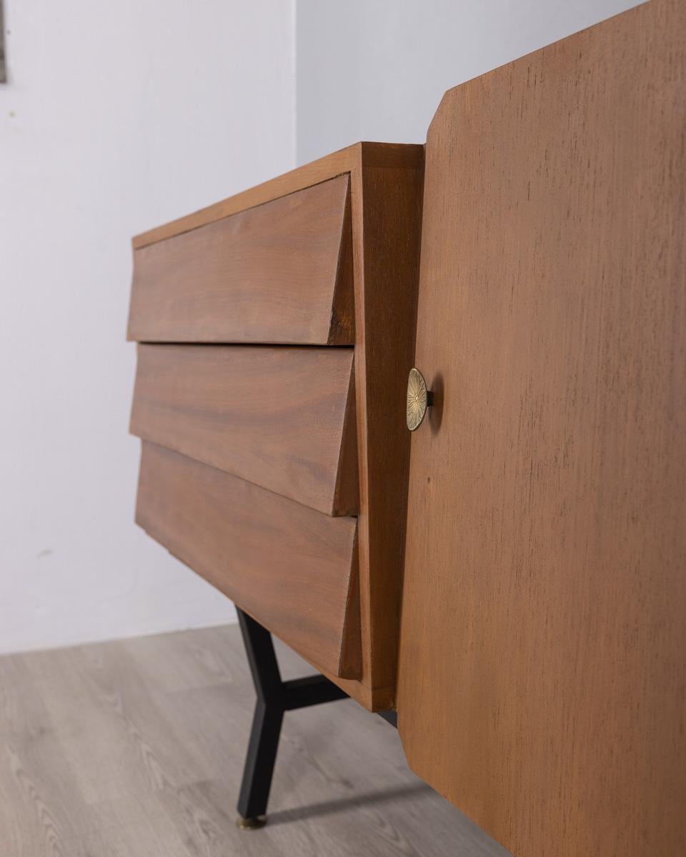 Metallo Grande credenza sideboard vintage anni 60 in Teak e ottone design Italiano in vendita