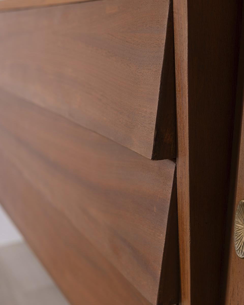 Grande credenza sideboard vintage anni 60 in Teak e ottone design Italiano in vendita 2